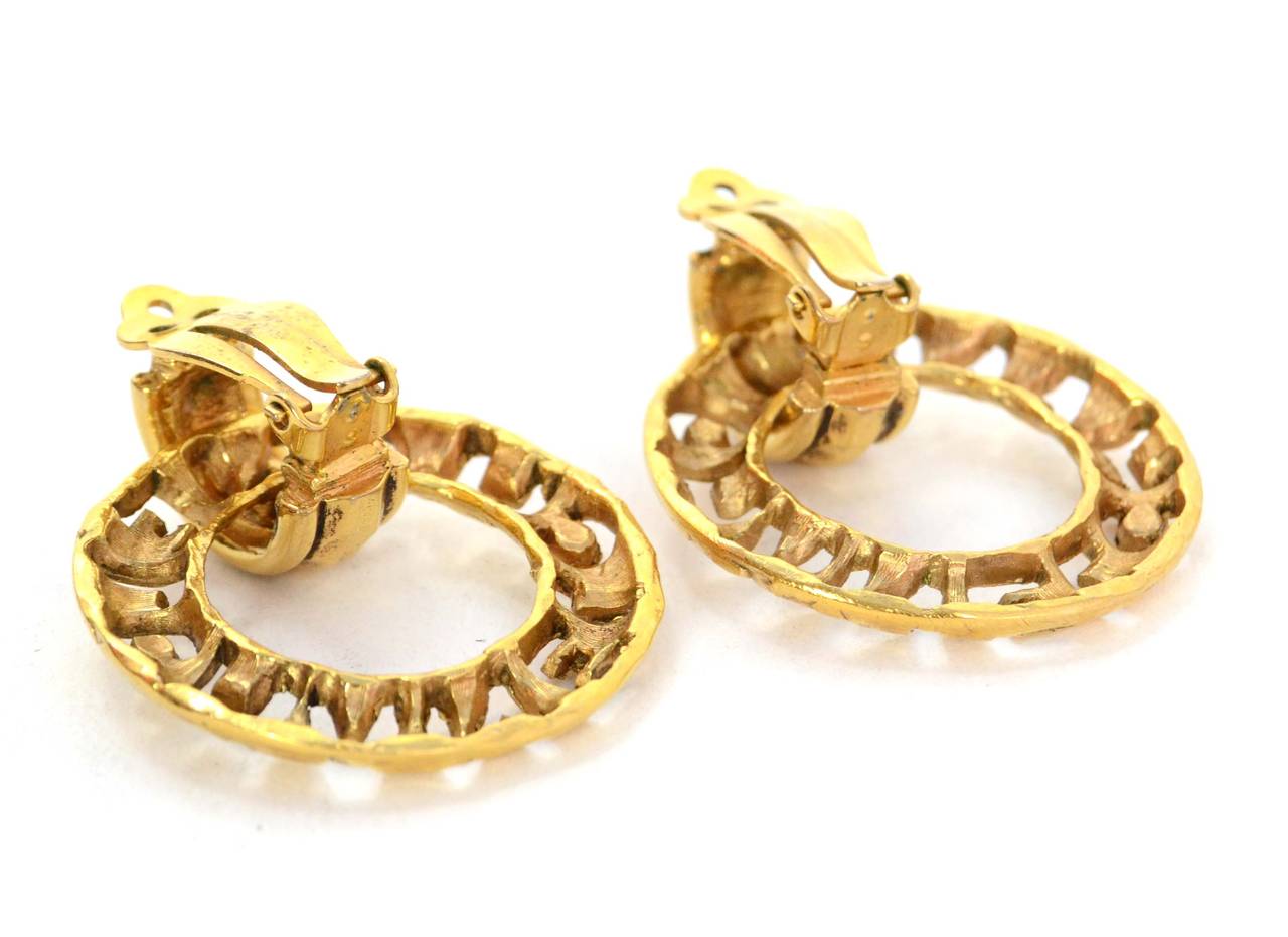 Chanel Vintage '90 Hammered Gold Detachable Hoop Clip On Earrings
Features 