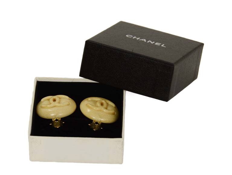 Women's CHANEL Vintage '96 Ivory Circle CC Clip-on Earrings