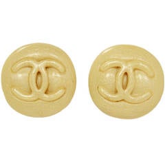 CHANEL Vintage '96 Ivory Circle CC Clip-on Earrings