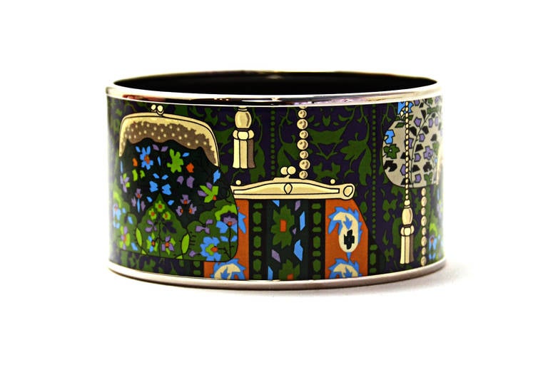 Features orange, purple, green, cream and blue colors
-Made in: France
-Materials: Metal, enamel
-Stamps: 