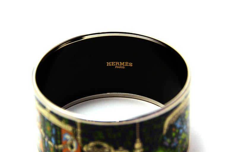 Hermes Green and Orange Purse Print Extra Wide Enamel Bangle sz 65 In Excellent Condition In New York, NY