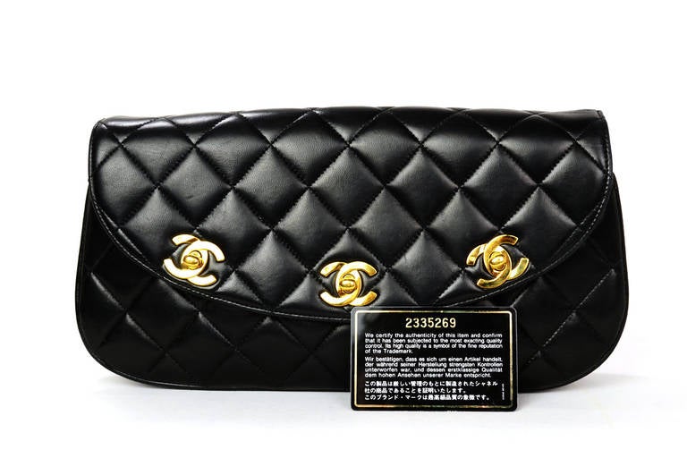 Chanel Rare 1990s Triple CC Twistlock Quilted Accordian Clutch Bag In Good Condition In New York, NY