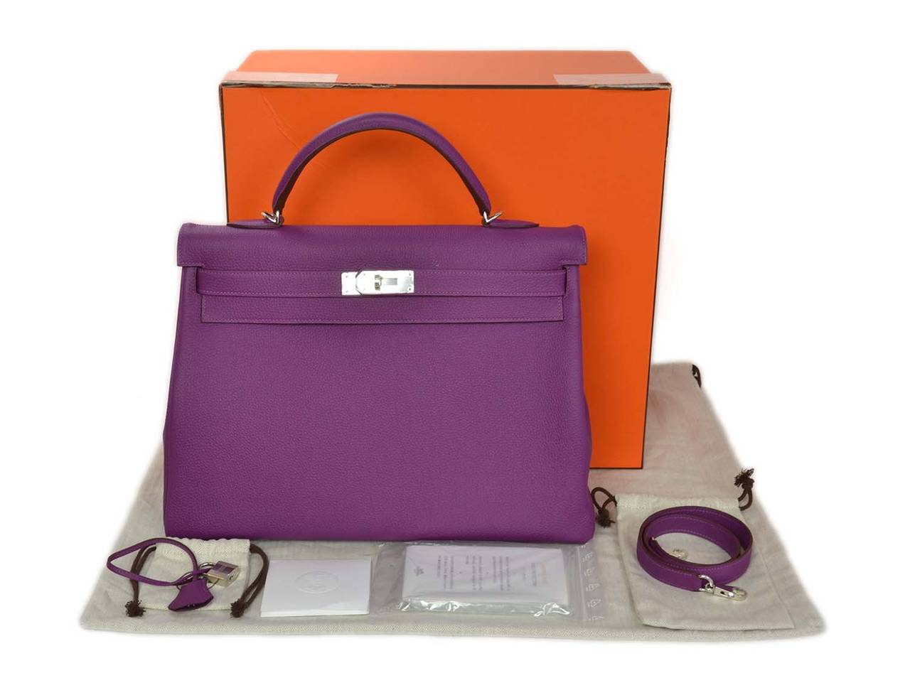 Hermes 40cm Kelly Bag - Brand NEW in box

    c.2014
    Made in France
    Blind stamped R in a square
    Beautiful 