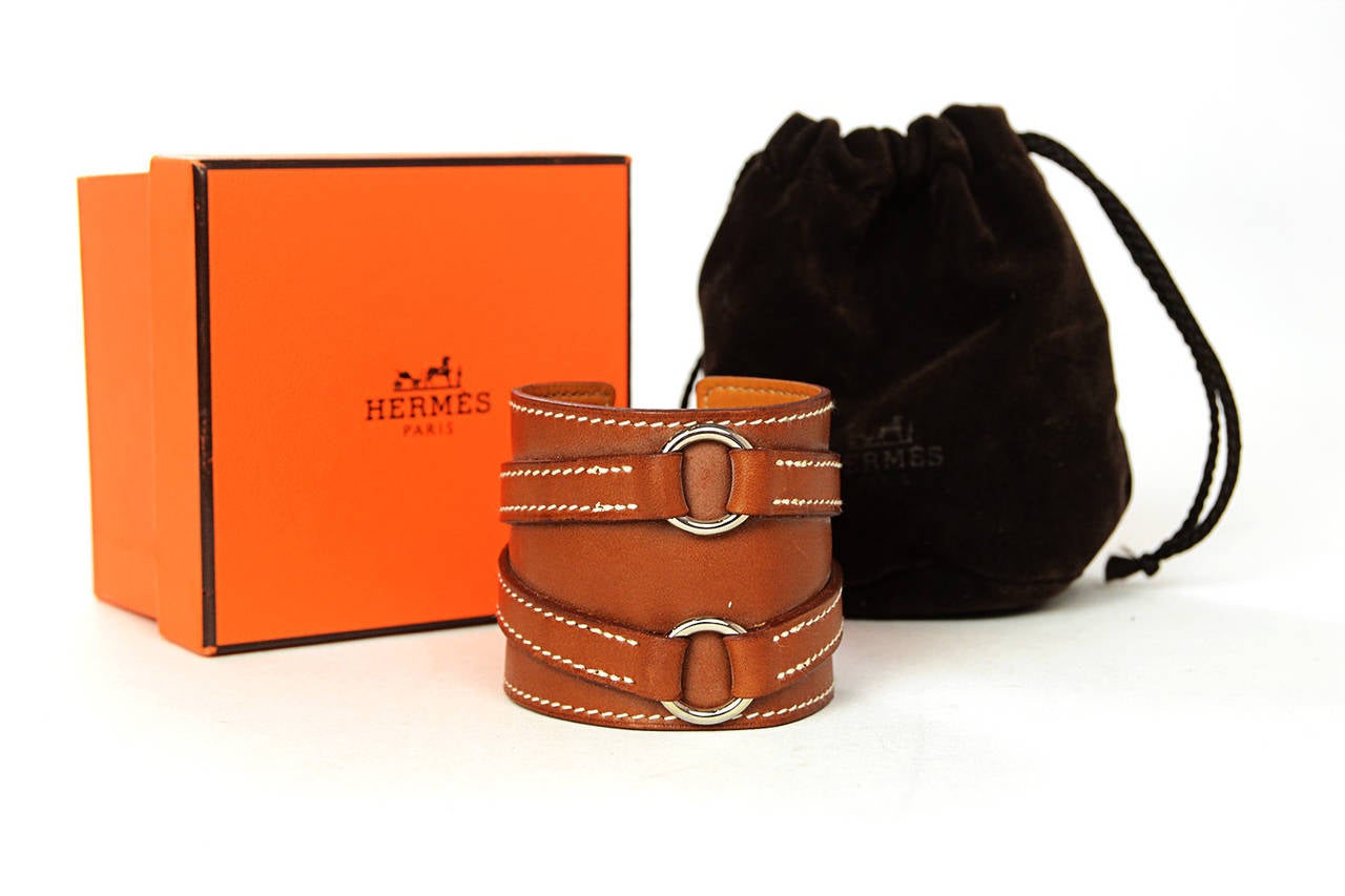 HERMES 2010 Tan Leather Thick Cuff Bracelet W/ Silvertone Circle Detail
Made in: France
Year of Production: 2010 
Color: Tan 
Materials: Smooth leather
Stamps: Blind stamp reads 