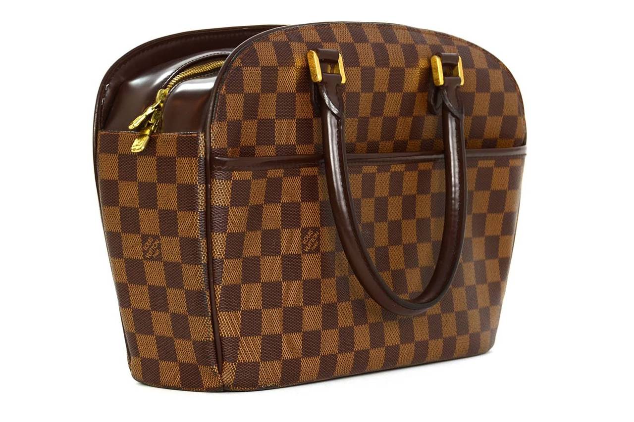 Louis Vuitton Damier Canvas Sarria Horizontal Bag
Age: c. 2005
Made in France
Material: coated canvas
Front open pocket
Interior patch and cell phone pockets
Top zipper closure
Date code reads: AR0075
Stamped 