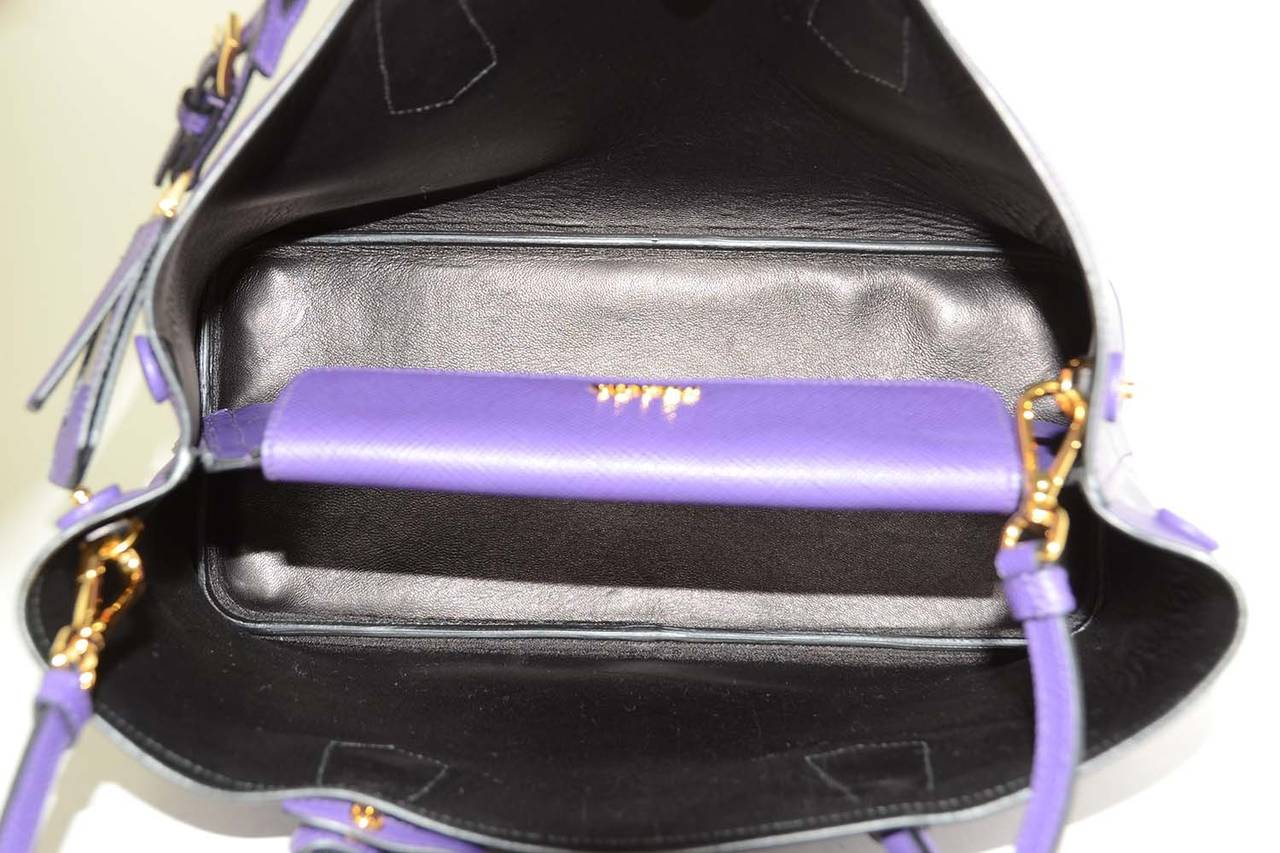 PRADA Viola Purple Saffiano Leather Tote Bag w/ Strap BN2775 rt. $2, 650 In Excellent Condition In New York, NY