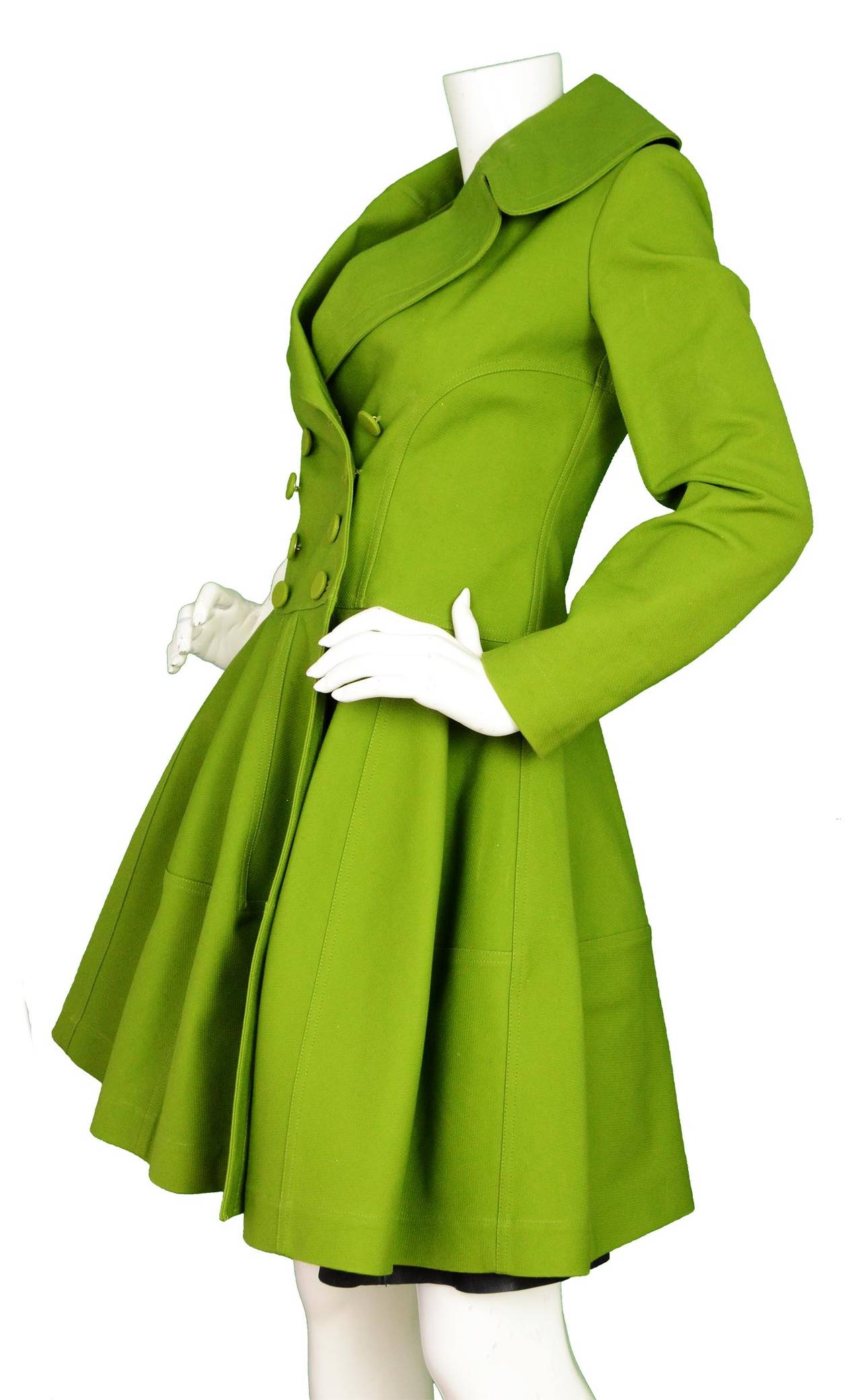 Alaia Green Cotton Flare Double Breasted Coat. Marked size 40. Fits a size 2/4
This piece is constructed to beautifully accent the figure.

    Made in: France
    Color: Green
    Composition: 100% Cotton
    Closure/opening: Double