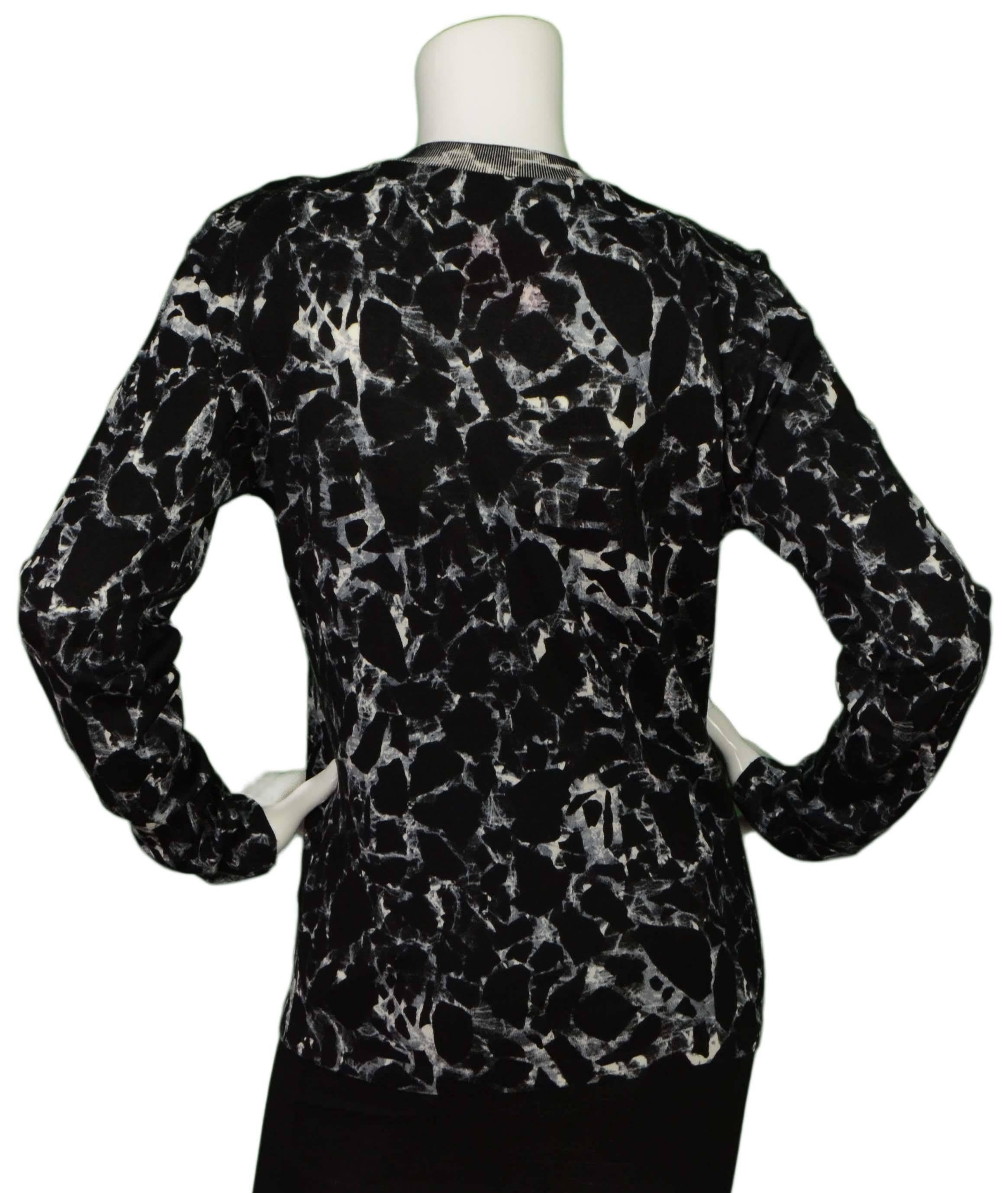 Balenciaga Black & White Marble Print Knit Top sz 42 rt. $1, 095 In Excellent Condition In New York, NY