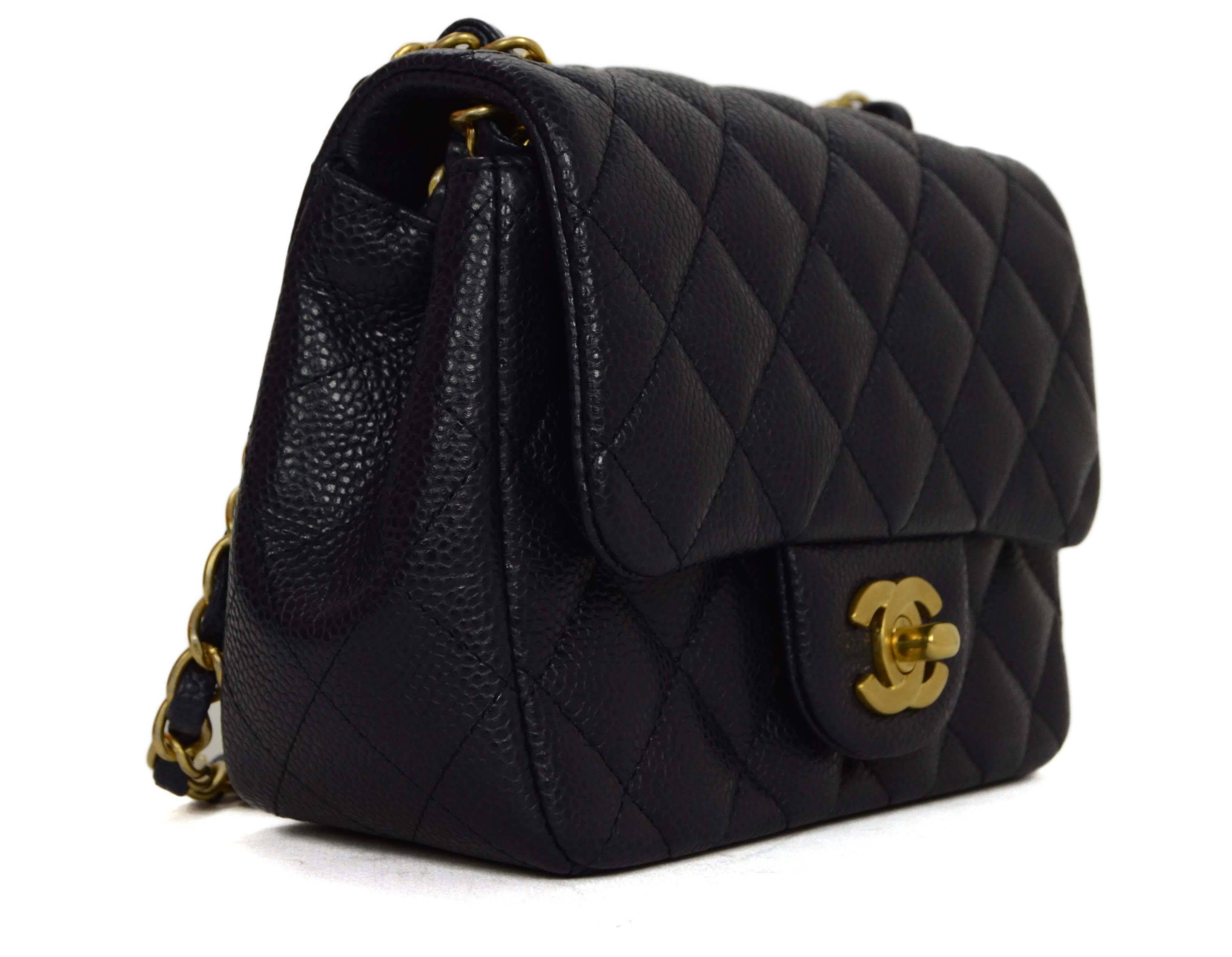Chanel '16 Navy Quilted Caviar Square Mini Flap Bag 
Features matte blass Gold Hardware
Made in: Italien
Produktionsjahr: 2015 für die Kollektion 2016
Farbe: Navy
Hardware: Goldtone
Materialien: Kaviarleder und Metall
Innenfutter: Marinefarbenes