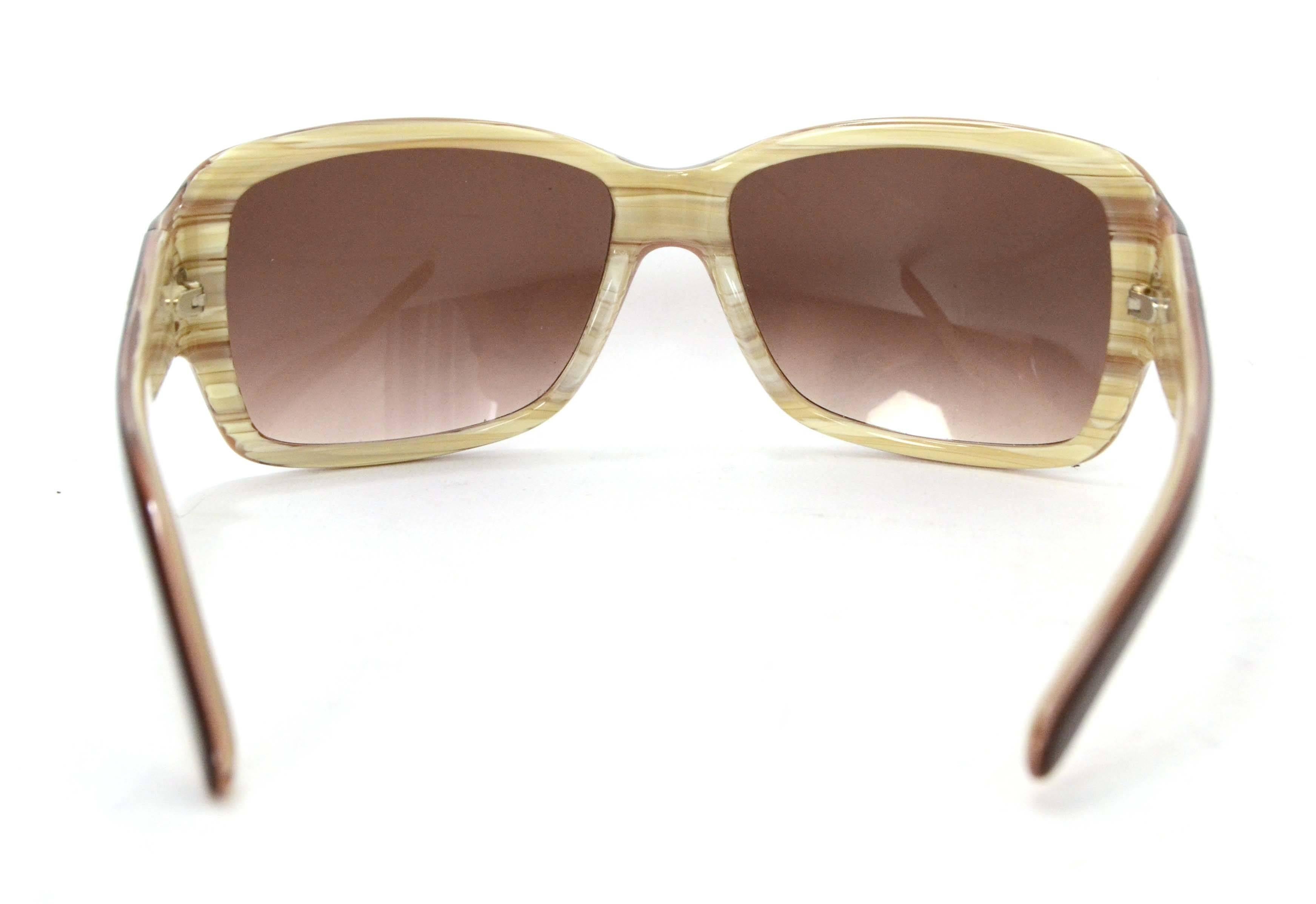 Valentino Brown Square Frame Sunglasses In Good Condition In New York, NY