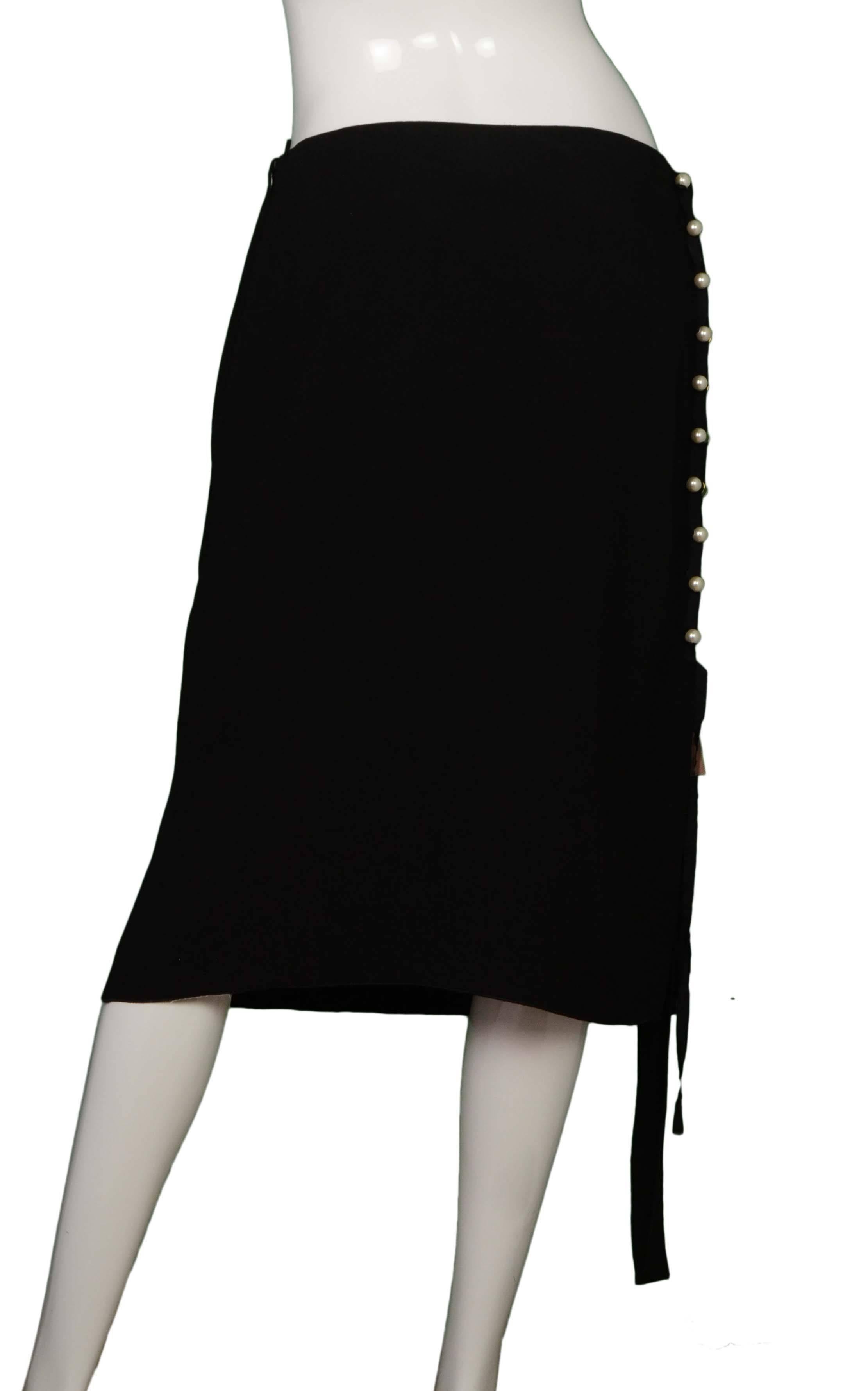 Lanvin 2015 Black Crepe Skirt w/ Faux Pearl Side Detail sz 40 rt. $2, 045 In Excellent Condition In New York, NY