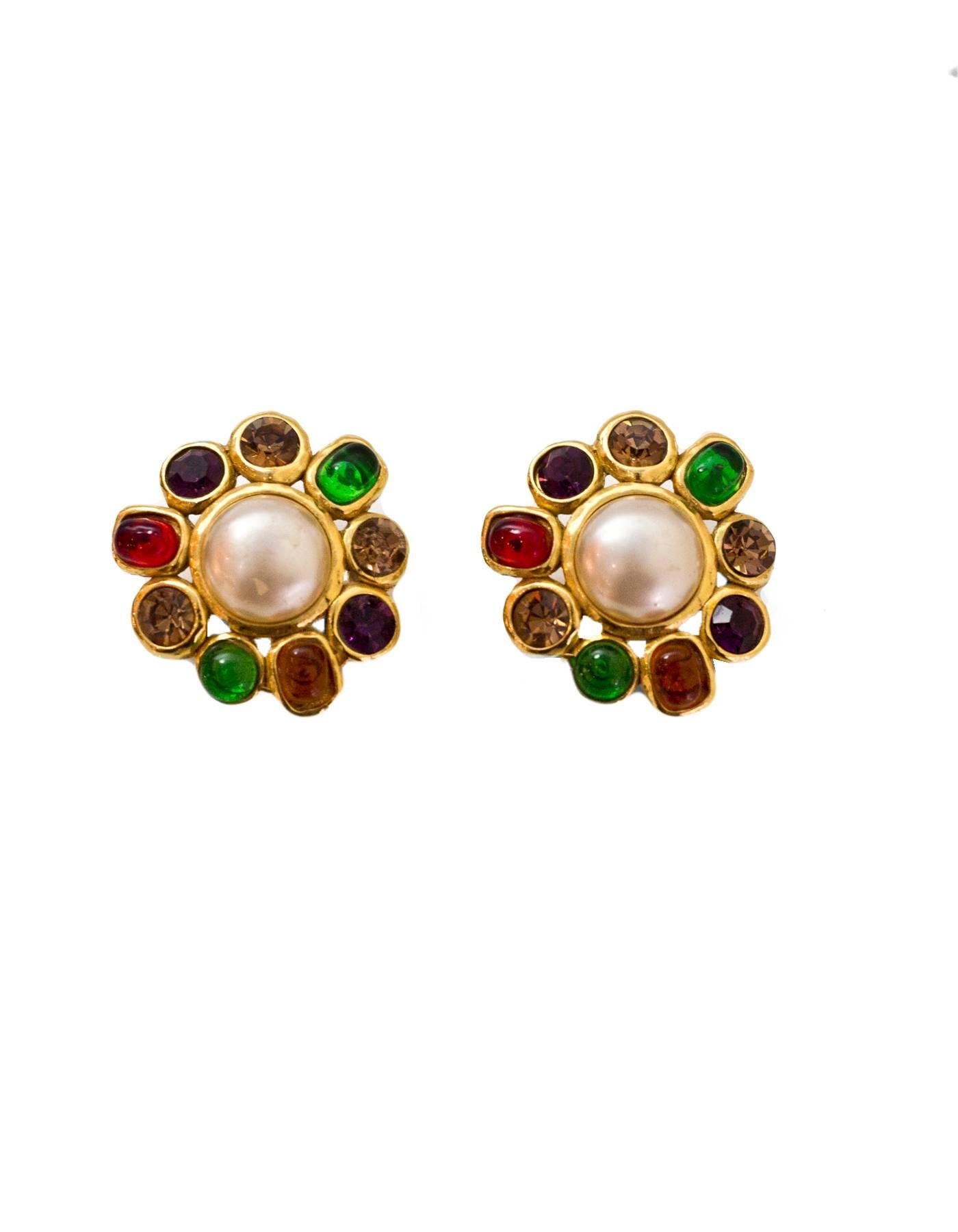 Chanel Vintage '87 Multi-Color Gripoix, Rhinestone & Pearl Clip On Earrings
Features large faux pearl center surrounded by alternating gripoix and rhinestones
Made in: France
Year of Production: 1987
Stamp: 2 CC 6
Closure: Clip on
Color: