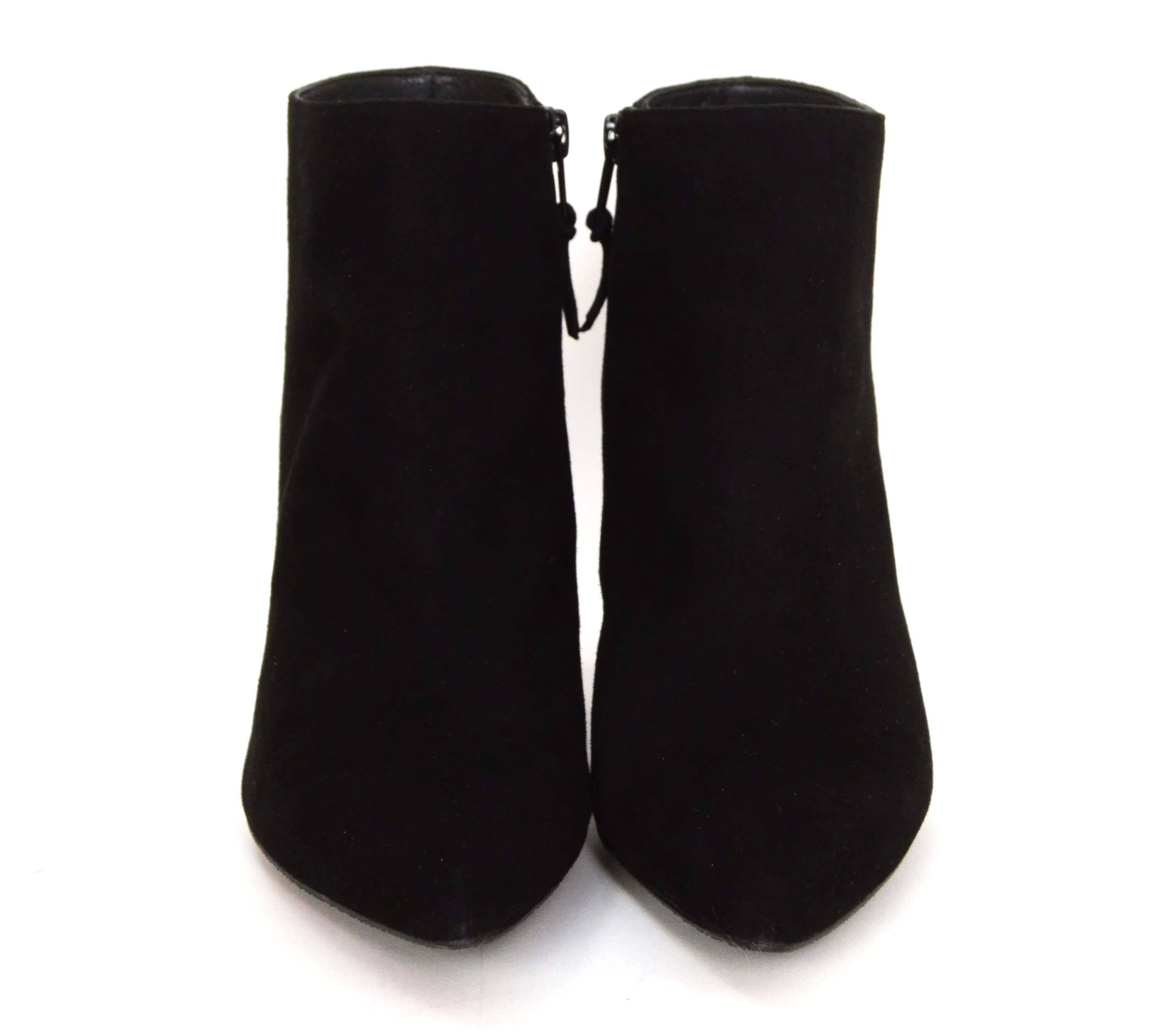 Stuart Weitzman Black Suede Carltone Booties sz 7.5 rt. $500 In Excellent Condition In New York, NY