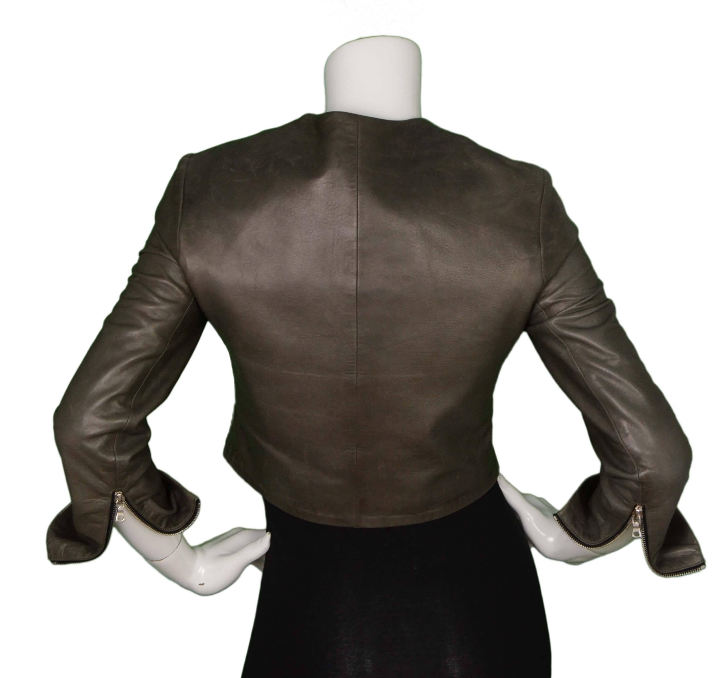 The Row Grey Leather Cropped Jacket sz 4 In Excellent Condition In New York, NY