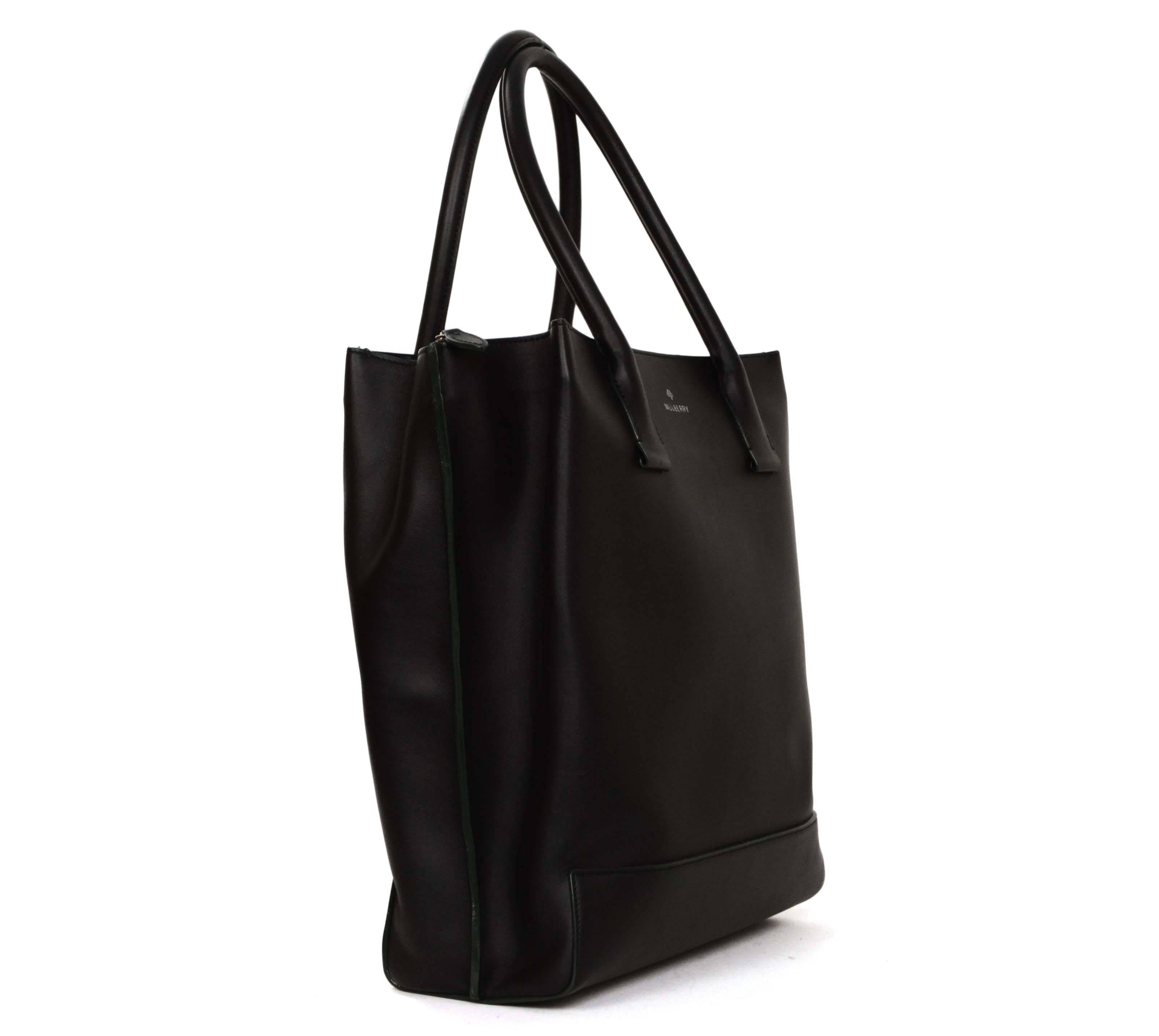 Mulberry Black Leather Arundel Tote Bag

    Made In: Turkey

    Color: Black

    Materials: Leather

    Lining: Suede

    Closure/Opening: Open top with one zippered compartment

    Exterior Pockets: None

    Serial Number/Date