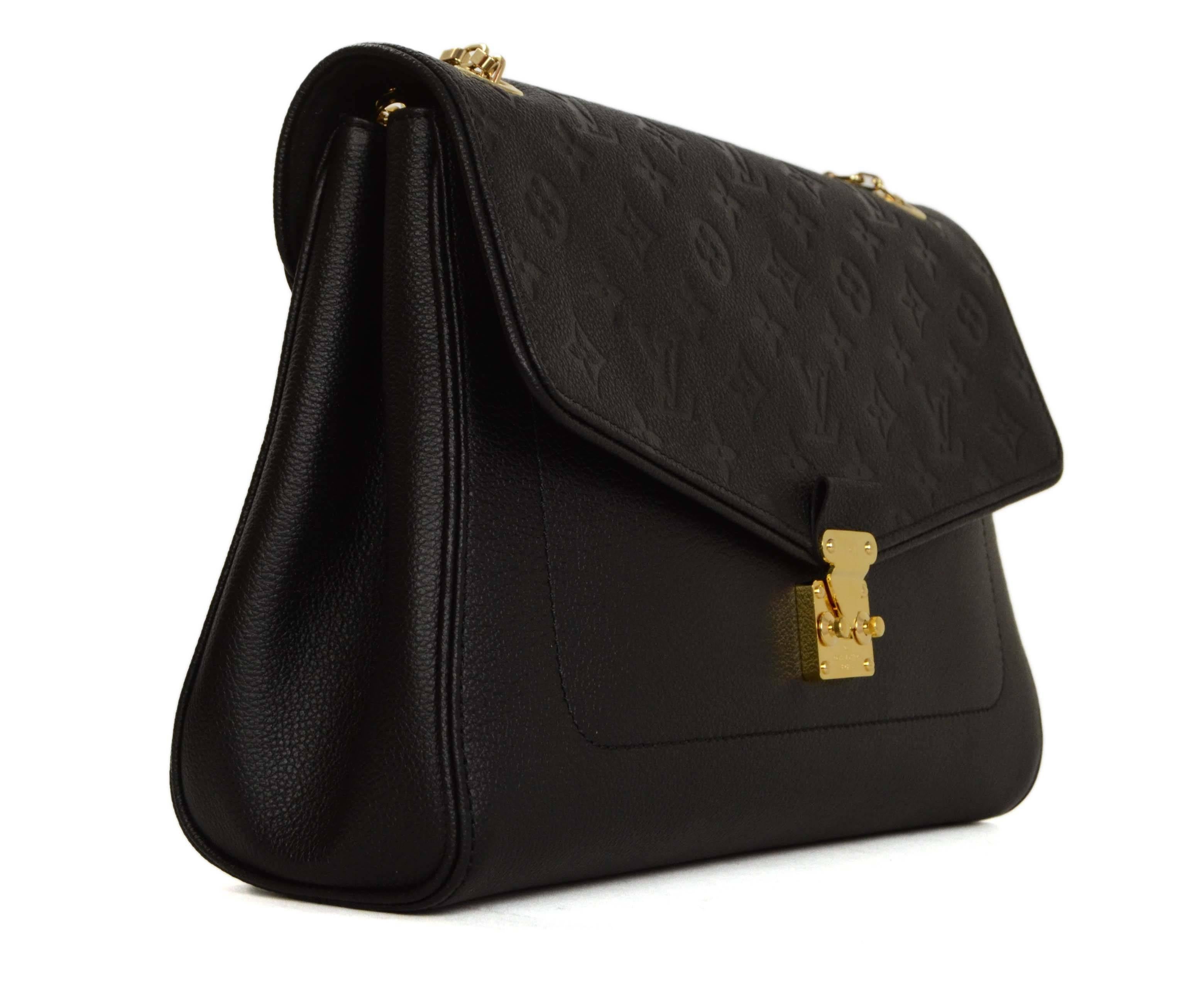 Features adjustable shoulder strap that allows bag to be worn on the shoulder or as a crossbody.  Embossed Louis Vuitton monogram on flap of bag.

-Made In: France
-Year of Production: 2015
-Color: Black
-Hardware: Goldtone
-Materials: Calf