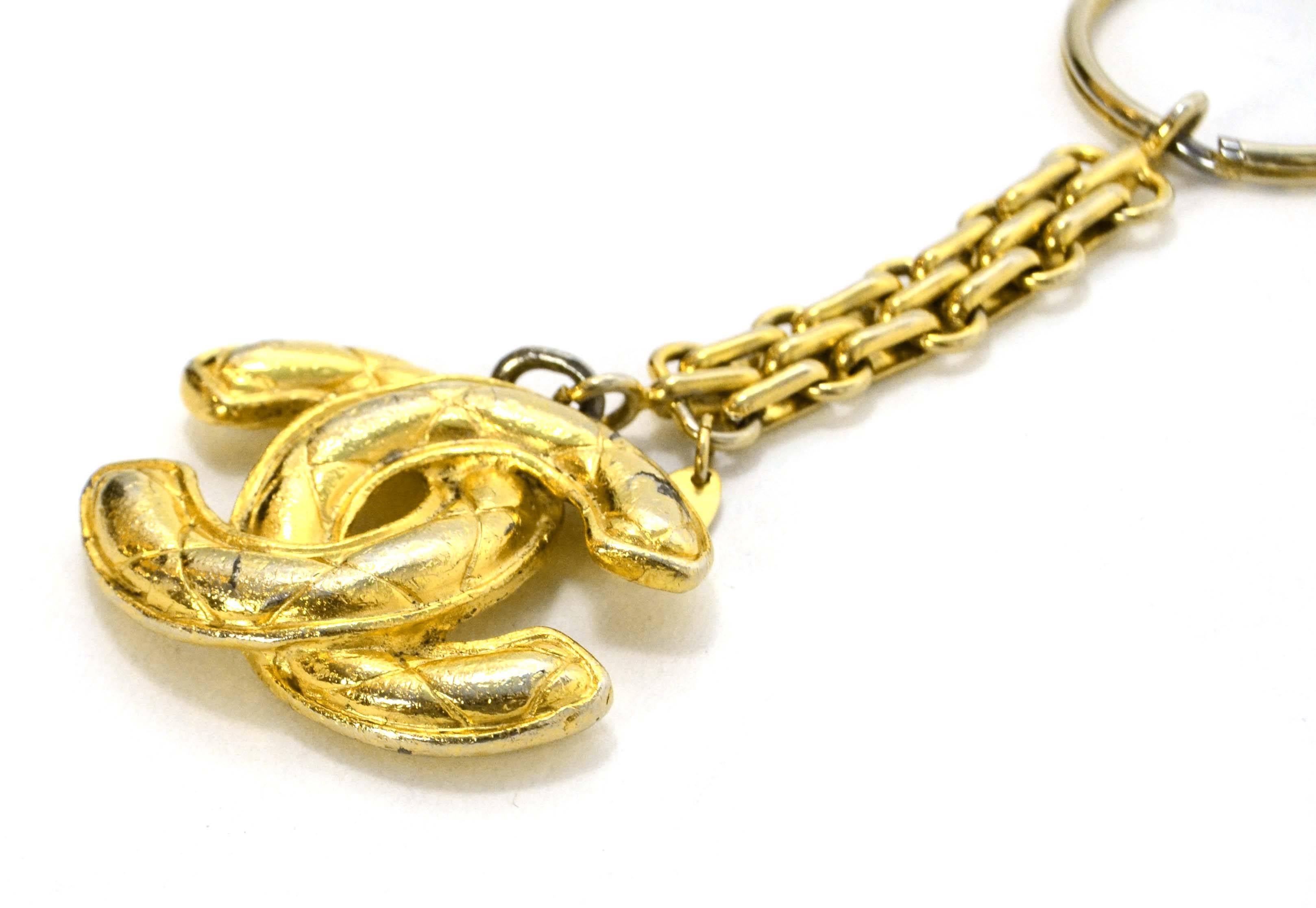 Chanel Vintage '90s Gold Quilted CC Keyring
Made In: France
Year of Production: 1990-1992
Color: Goldtone
Materials: Metal
Closure: None
Stamp: Chanel CC Made in France
Overall Condition: Good vintage, pre-owned condition with the exception