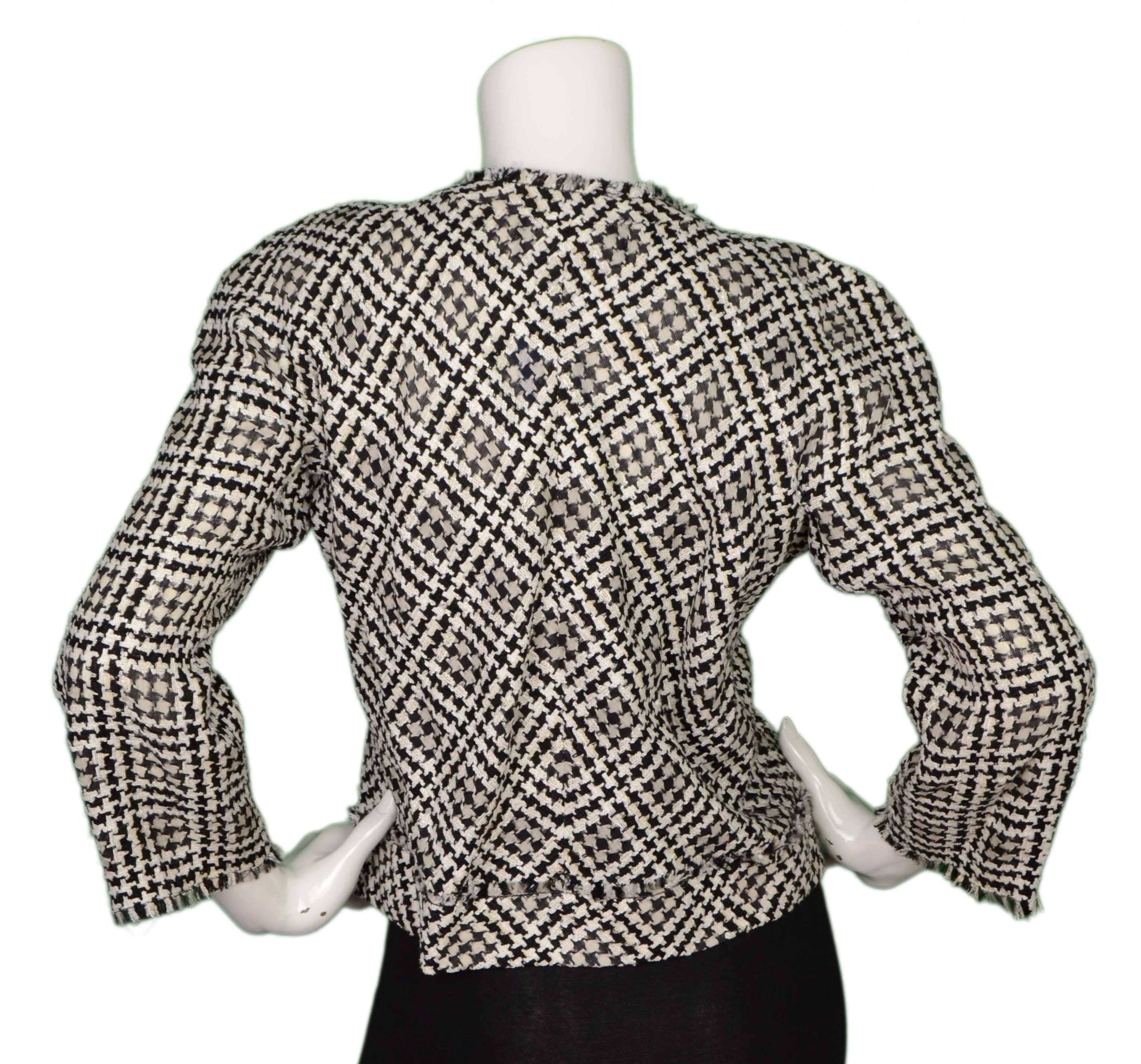 Chanel Black & White Houndstooth Cropped Jacket sz 44 In Excellent Condition In New York, NY