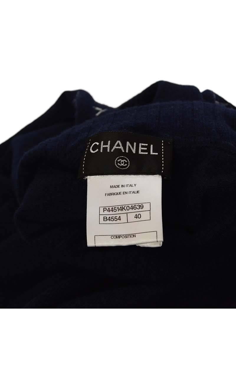 Chanel Navy Cashmere Turtleneck Sweater sz 40 In Excellent Condition In New York, NY
