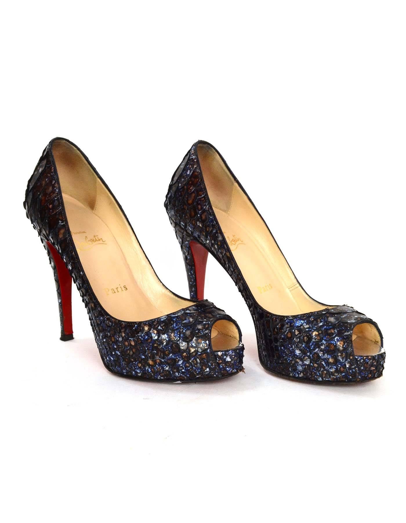 Christian Louboutin Metallic Blue Python 'Very Prive' Peep-Toe Pumps sz 35.5 In Excellent Condition In New York, NY