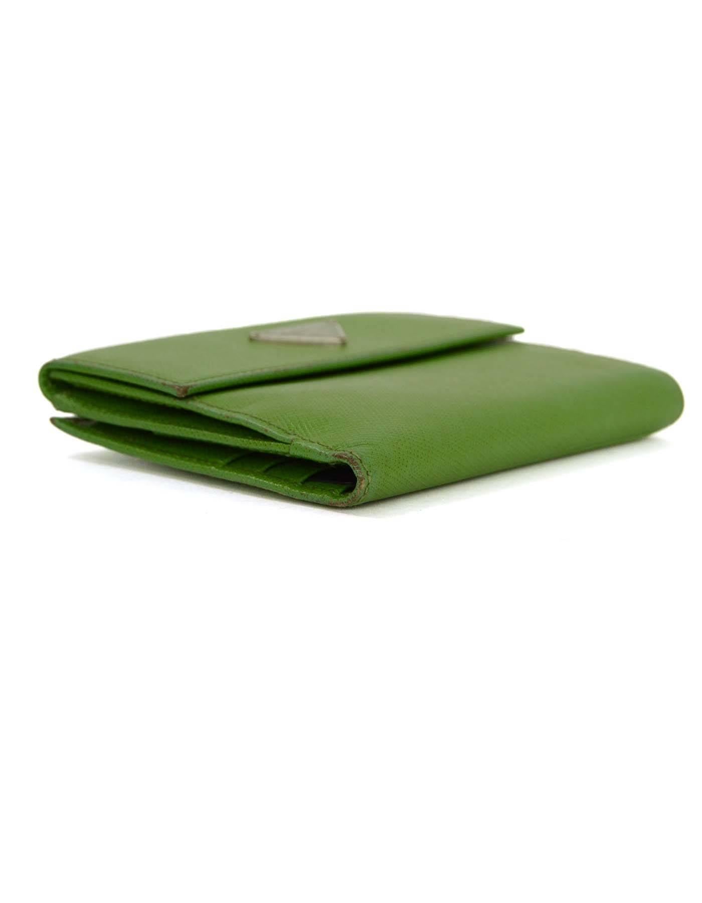 Prada Apple Green Saffiano Short Wallet SHW In Excellent Condition In New York, NY