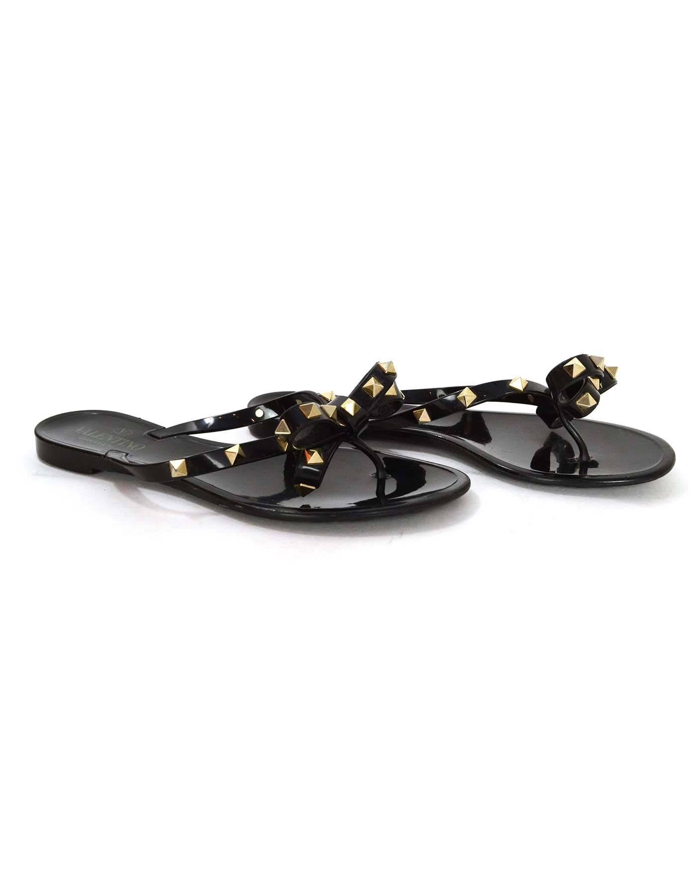 Valentino Black Studded Flip Flops sz 37 In Excellent Condition In New York, NY