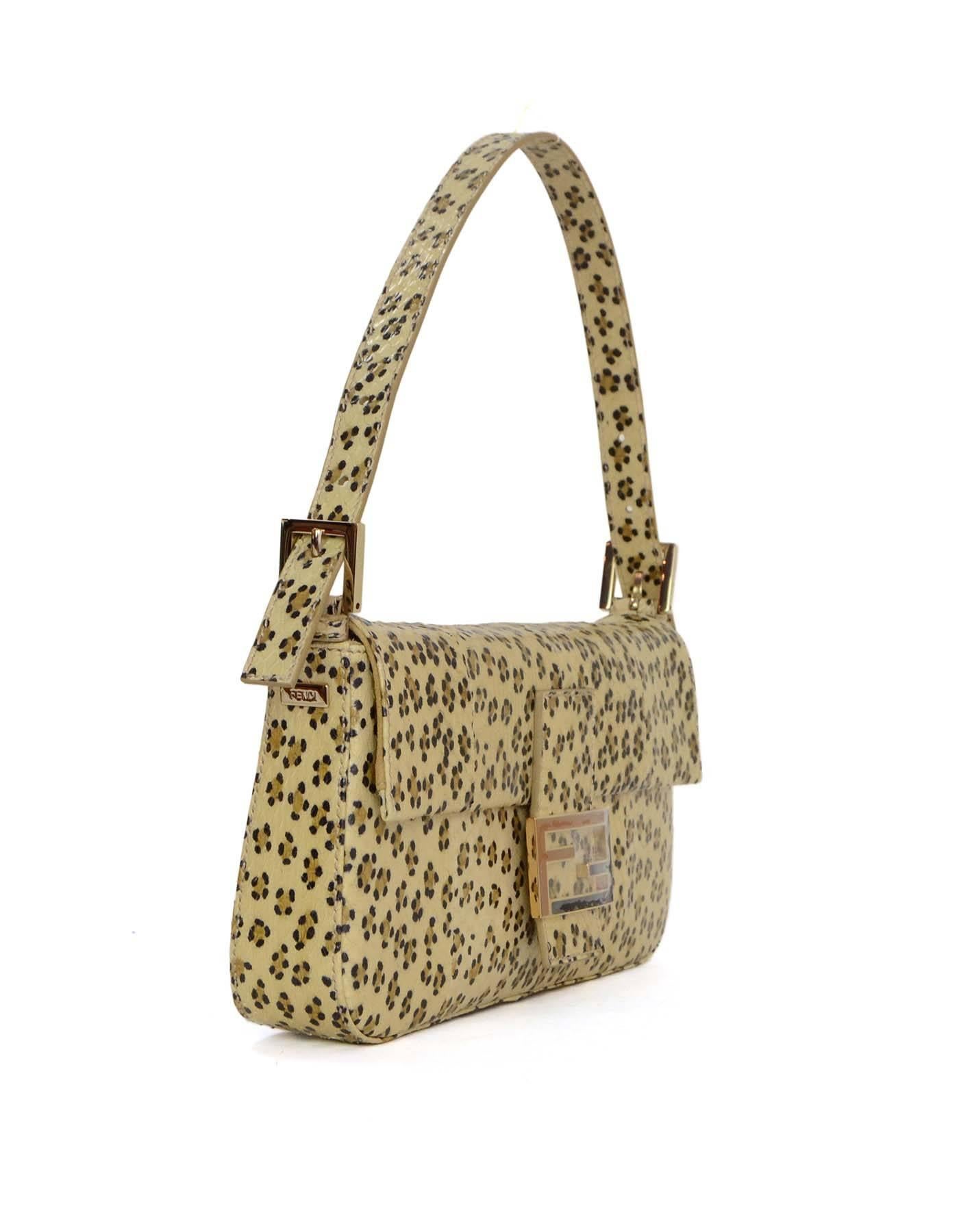 Fendi Beige Leopard Printed Python Baguette
Features leopard print throughout python exterior as well as detachable shoulder strap to wear as clutch
Made in: Italy
Color: Beige, tan and black
Hardware: Goldtone
Materials: Python
Lining: Nude