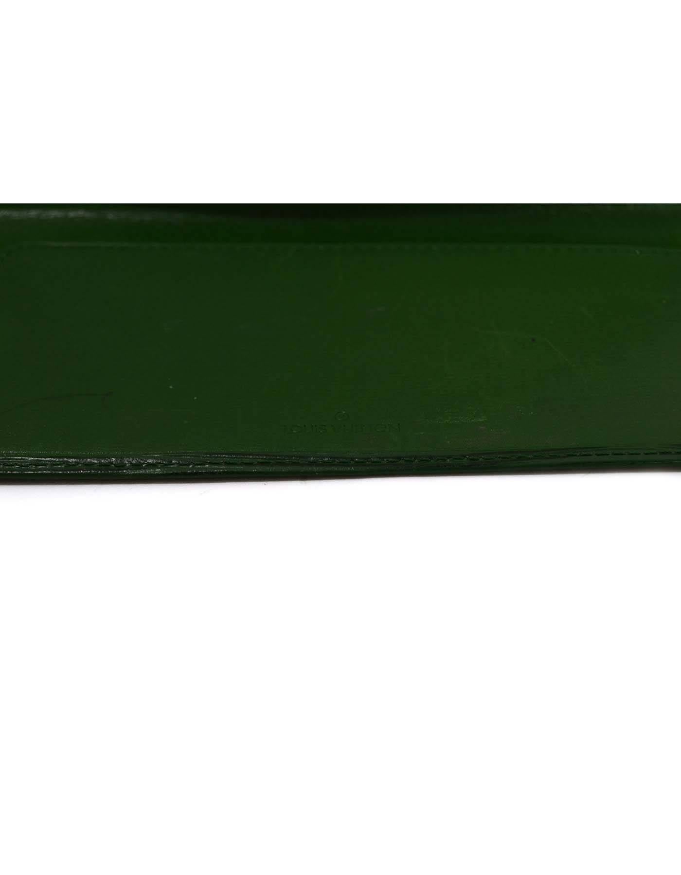 Louis Vuitton Vintage '90 Green Epi Checkbook Holder In Good Condition In New York, NY