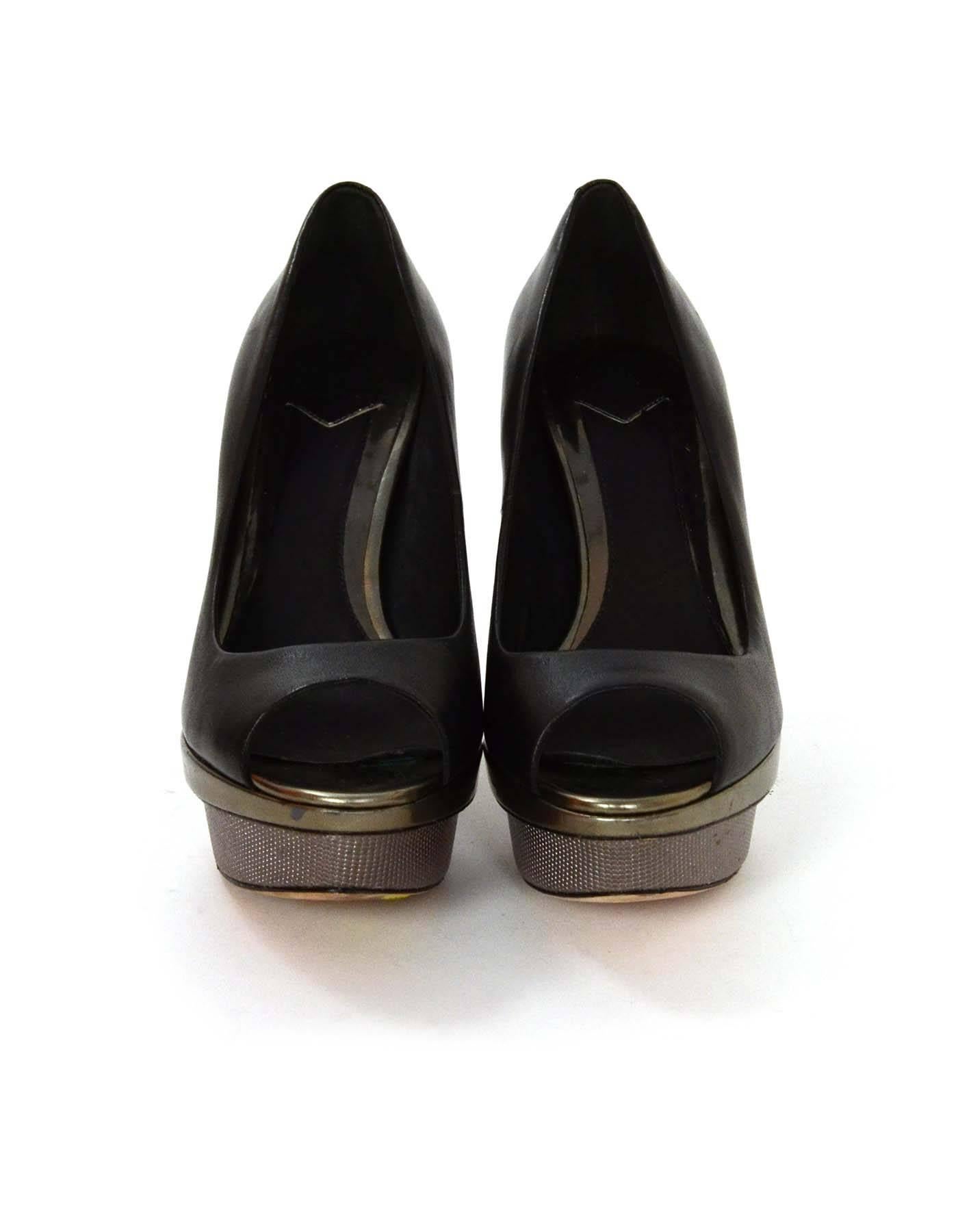Brian Atwood Black Leather Peep-Toe Platform Pumps sz 6 In Excellent Condition In New York, NY