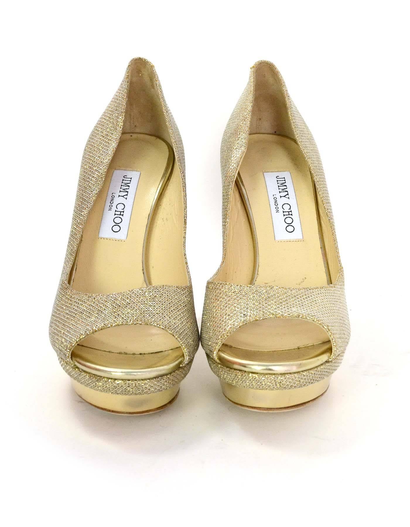 Jimmy Choo Gold Glitter Peep-Toe Platform Pumps sz 40 In Excellent Condition In New York, NY