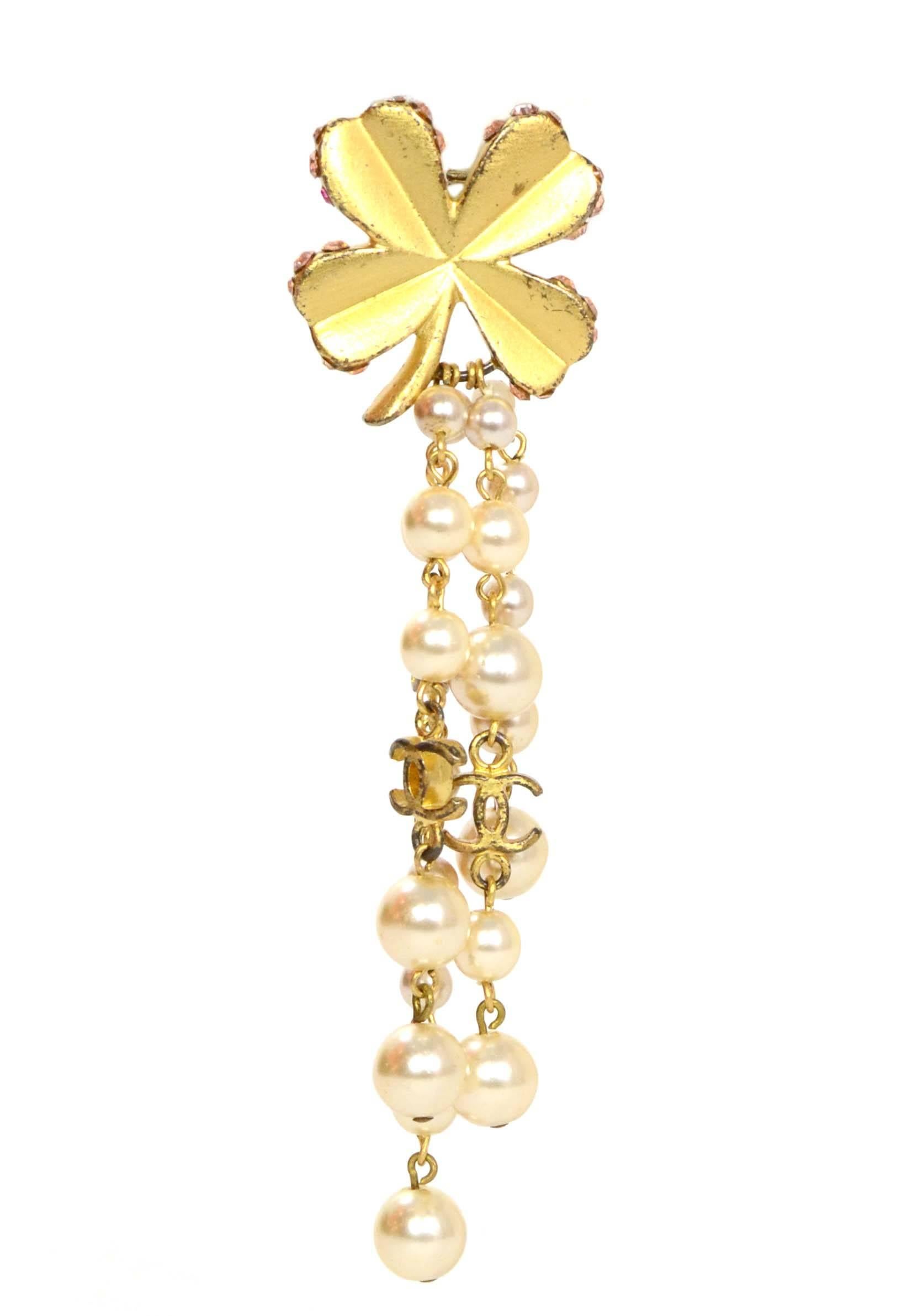 Chanel Gold Clover & Pearl Brooch
Features rhinestones around border
Made In: France
Year of Production: 2003
Stamp: 03 CC P
Closure: Pin back closure
Color: Brushed goldtone
Materials: Metal, faux pearls, and rhinestones
Overall Condition: