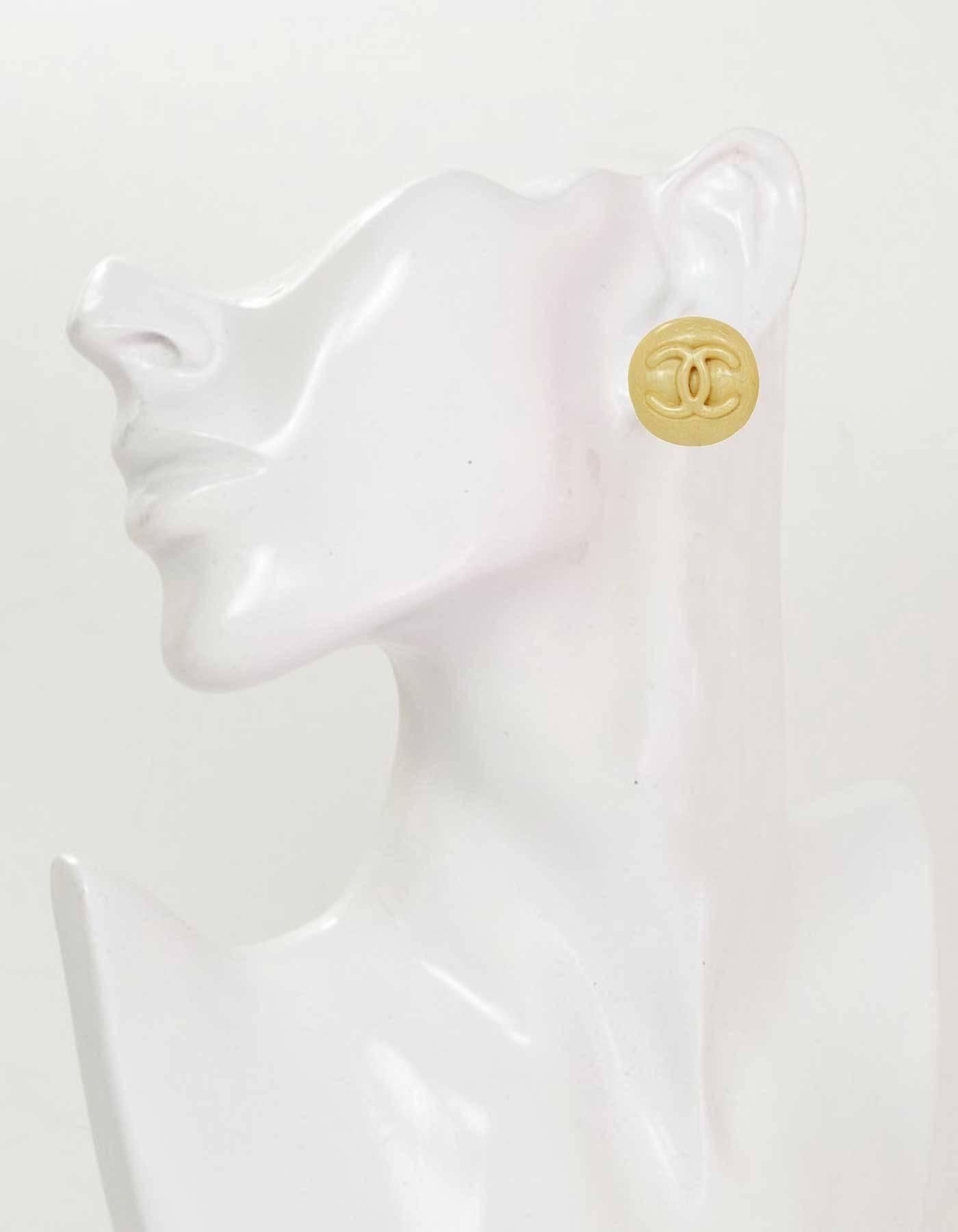 CHANEL Vintage '96 Ivory Circle CC Clip-on Earrings 1