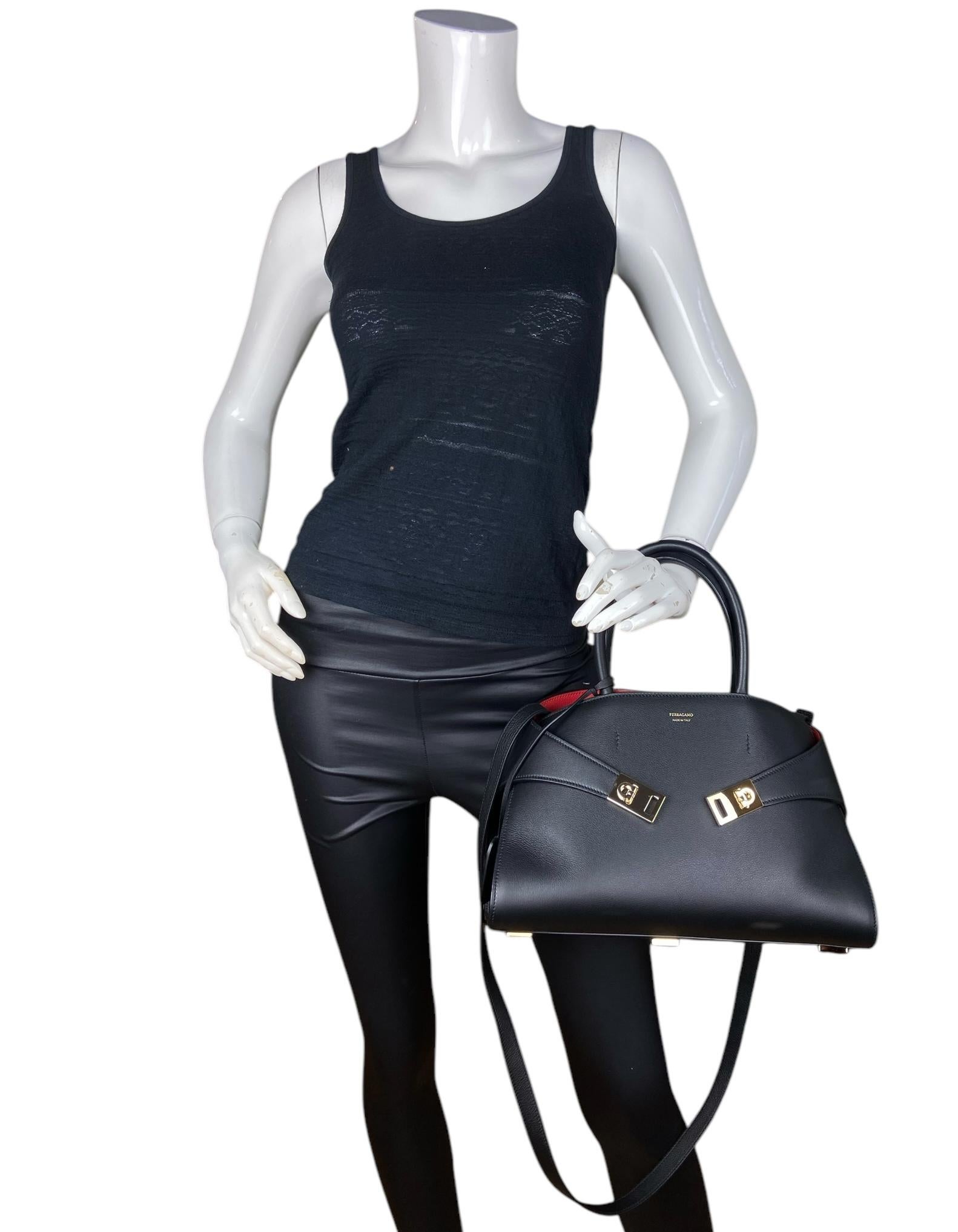 Nero Salvatore Ferragamo Borsa con manico superiore in pelle nera/rossa in vendita