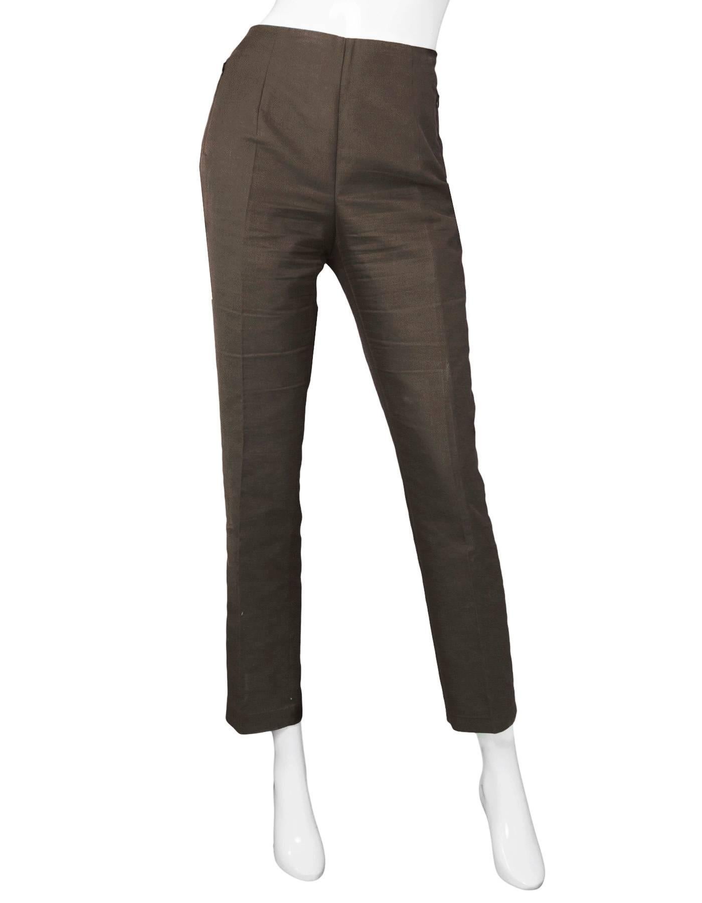 Akris Brown Cropped Pants Sz 8

Made In: Romania
Color: Brown
Composition: 59% cotton, 39% silk, 2% nylon
Lining: None
Closure/Opening: Hidden side zip and button closure
Exterior Pockets: Zip pockets at hips
Overall Condition: Excellent pre-owned