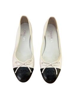 Chanel White & Black Crumpled Shiny Lambskin Cap Toe CC Ballerina Flat sz 39