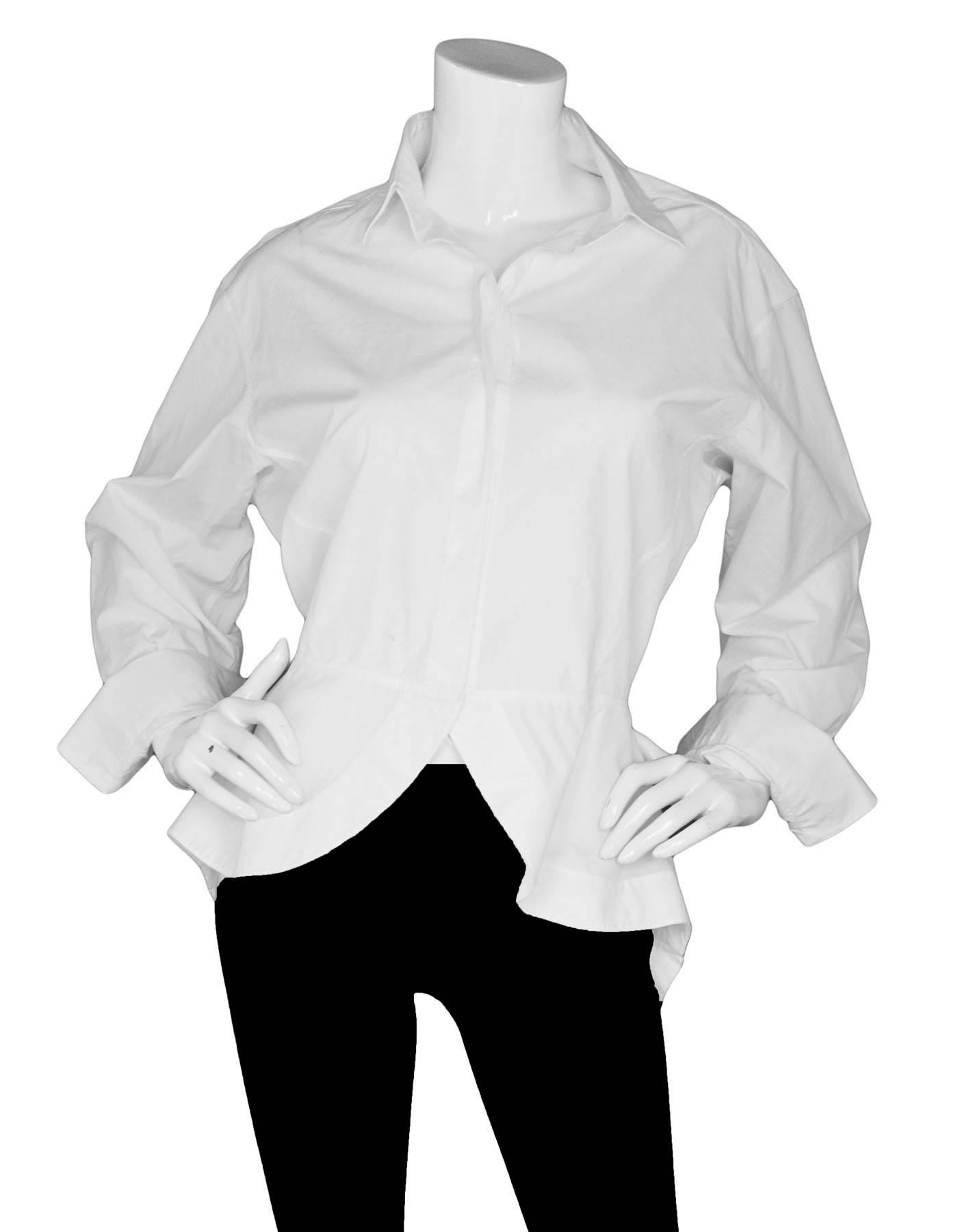 Alaia White Peplum Blouse Sz FR44

Made In: Italy
Color: White
Composition: 100% Cotton
Lining: None
Closure/Opening: Front button closure
Exterior Pockets: None
Interior Pockets: None
Overall Condition: Excellent pre-owned condition with the