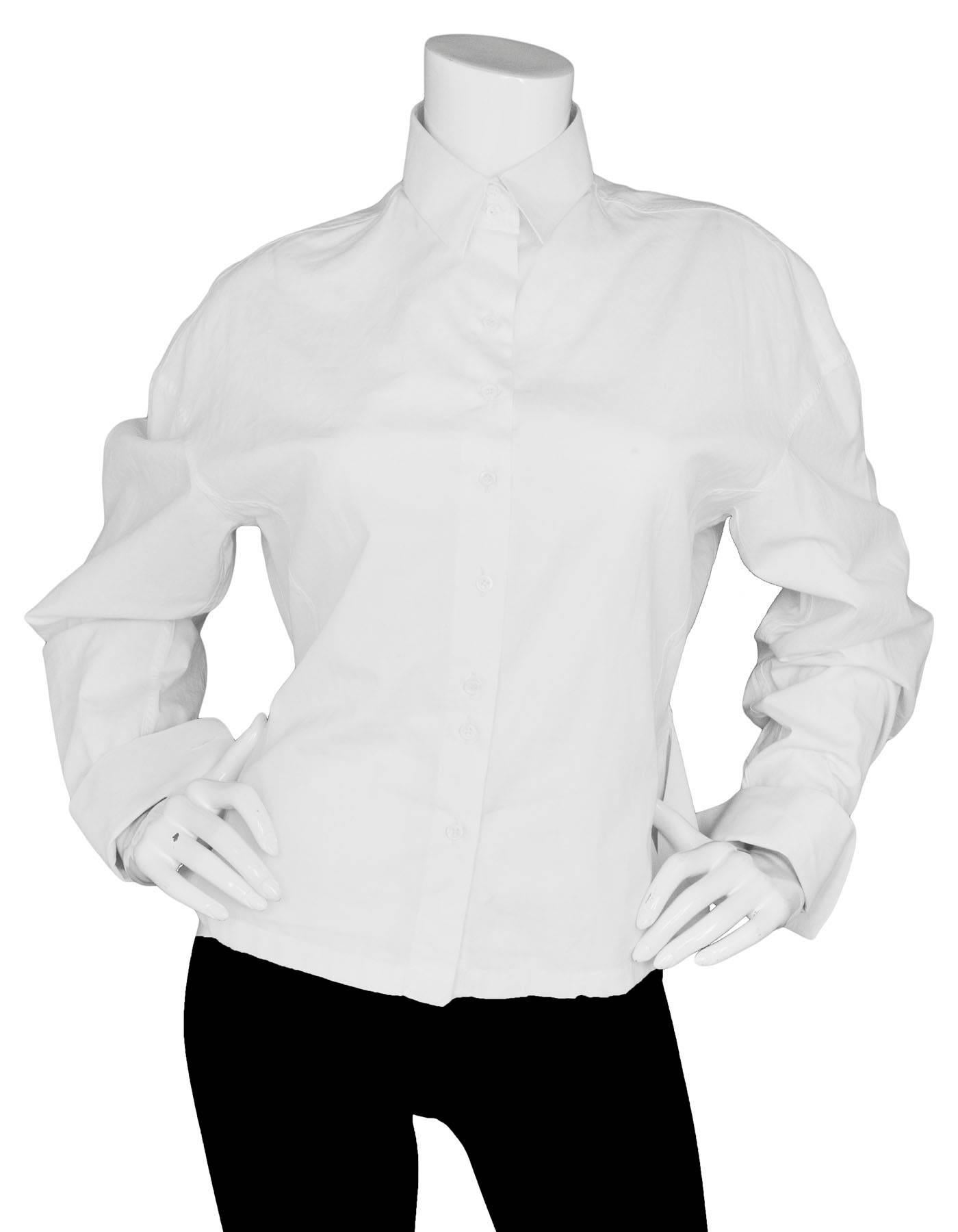 Alaia White Peplum Blouse Sz FR42

Made In: Italy
Color: White
Composition: 100% Cotton
Lining: None
Closure/Opening: Front button closure
Exterior Pockets: None
Interior Pockets: None
Overall Condition: Very good pre-owned condition with the