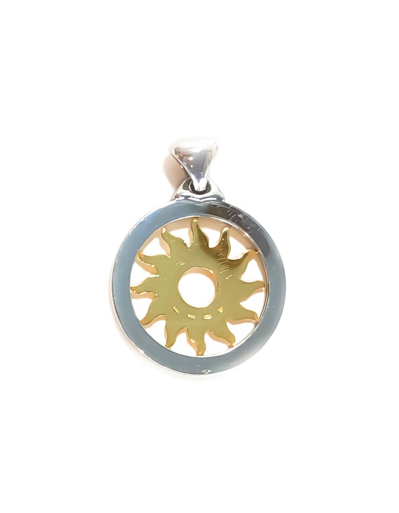 Bvlgari Großer Tondo-Sonnenanhänger aus Edelstahl und 18 Karat Gelbgold

Hergestellt in: Italien
Farbe: Silber Gold
Materialien: Edelstahl:: 18 Karat Gold
Briefmarke: Bvlgari 750 Stahl & Gold 
Gesamtzustand: Hervorragender gebrauchter Zustand mit