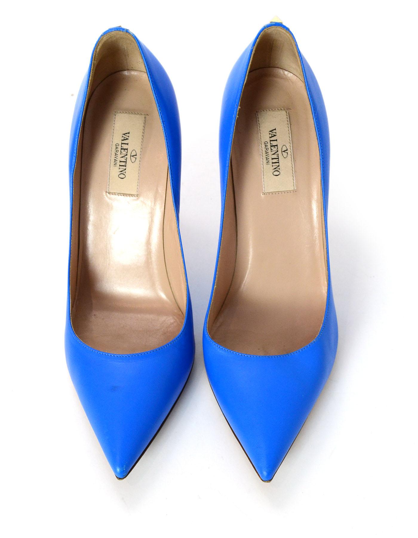 Valentino Blue Leather New Plain 100mm Pumps Sz 38

    Made In: Italy
    Color: Blue
    Materials: Leather, metal
    Closure/Opening: Slide on
    Sole Stamp: Valentino Garavani Made in Italy 38
    Overall Condition: Very good pre-owned