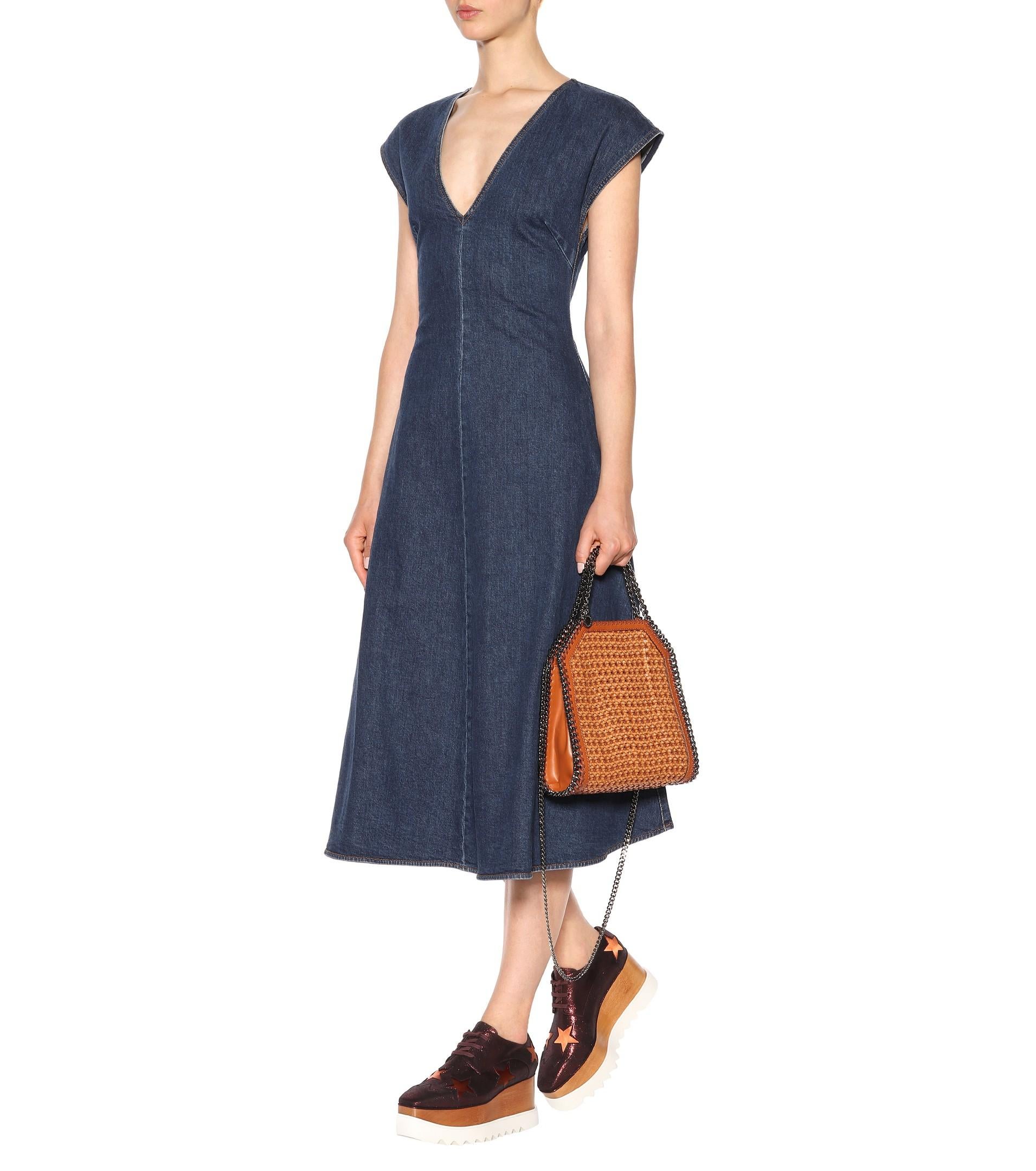 Stella McCartney Ella Blue Denim Midi Dress With Pockets Sz 48

Made In: Italy
Color: Blue
Materials: 98% cotton, 2% elastane
Opening/Closure: Hidden back zipper
Overall Condition: Excellent pre-owned condition 
Estimated Retail: $735 +