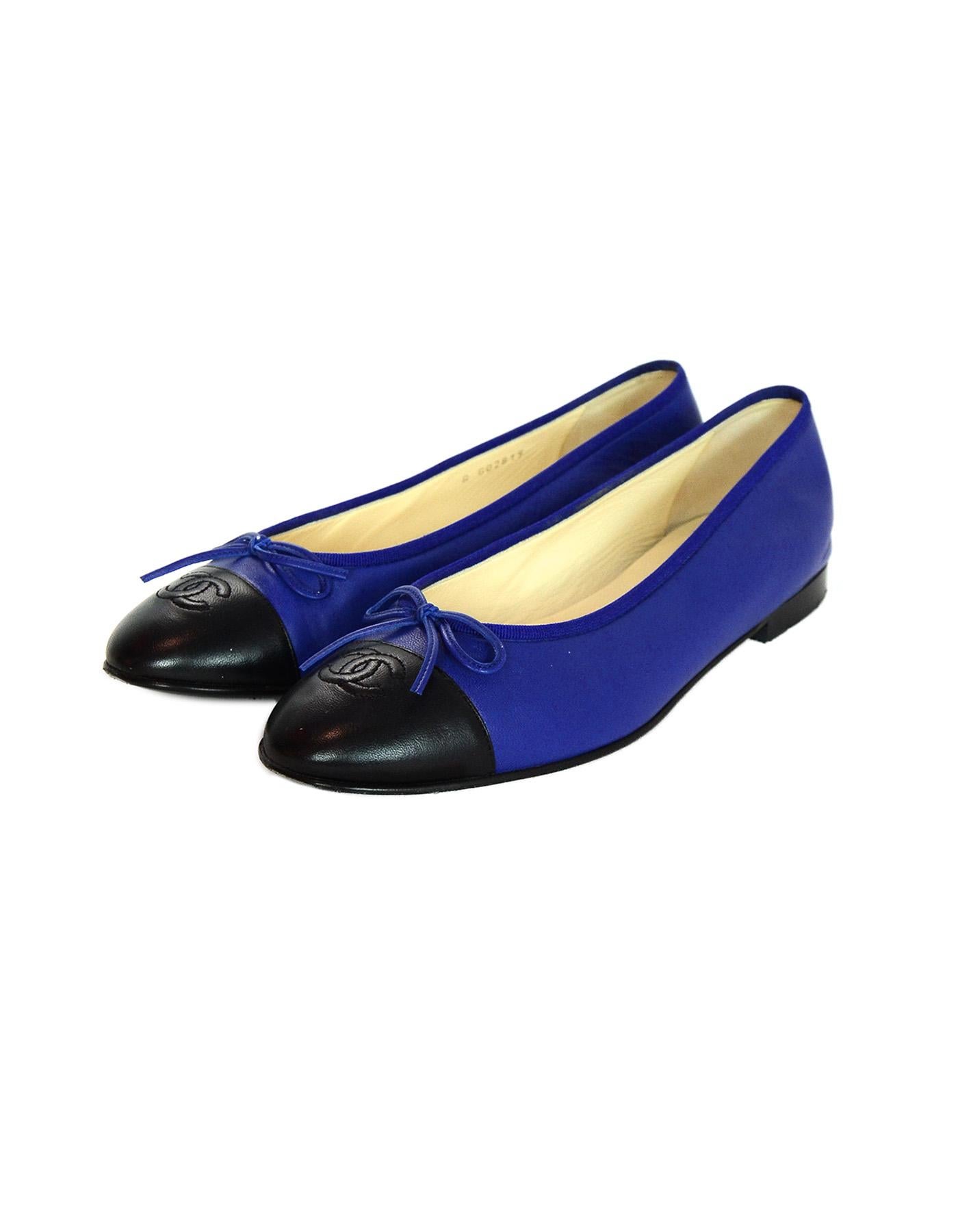 Chanel Royal Blue/Black Leather Cap Toe CC Ballet Flats Sz 42 In Excellent Condition In New York, NY
