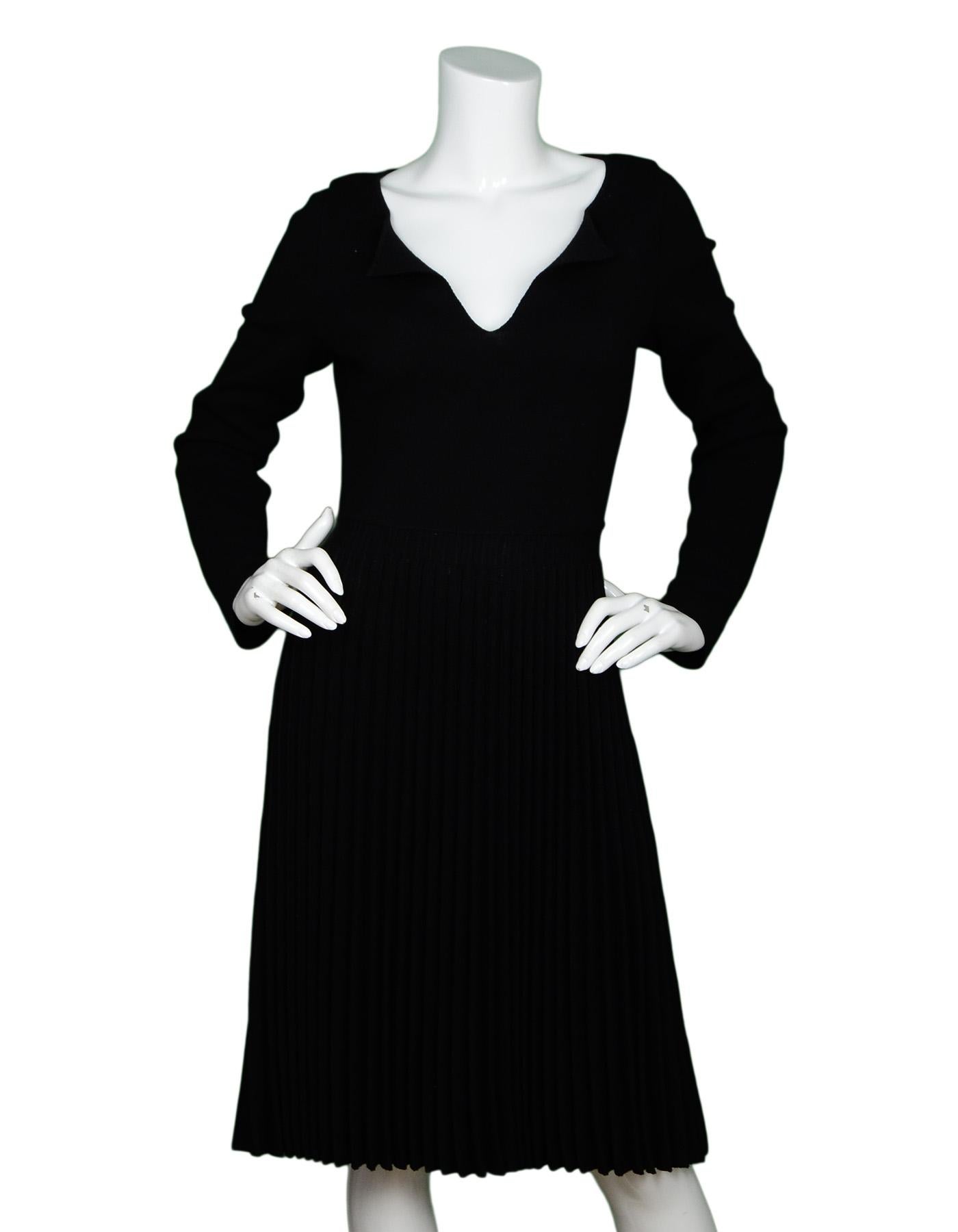 Valentino Black Wool Long Sleeve V Neck Pleated Dress Sz M

Made In: Italy
Color: Black
Materials: 88% wool, 12% viscose 
Opening/Closure: Pull over
Overall Condition: Excellent pre-owned condition 

Measurements: 
Shoulder To Shoulder: 15