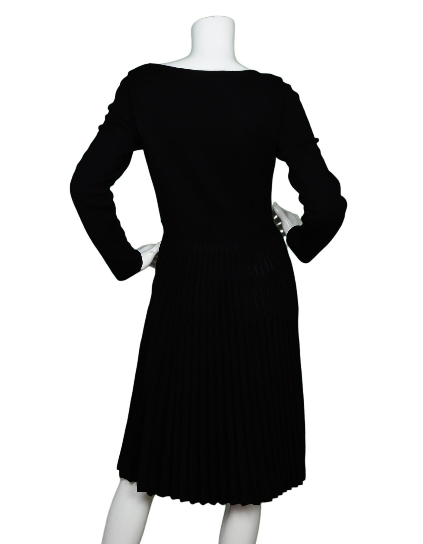 Valentino Black Wool Long Sleeve V Neck Pleated Dress Sz M In Excellent Condition In New York, NY