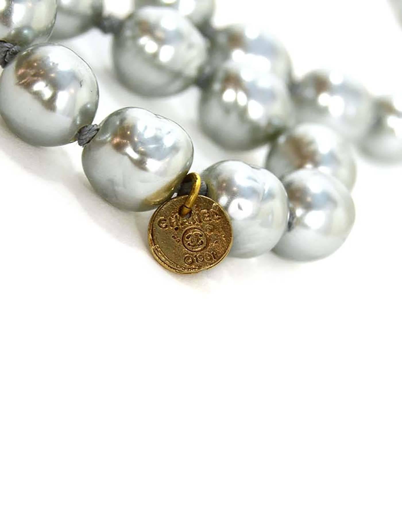 Chanel Vintage '81 Long Grey Pearl Necklace In Excellent Condition In New York, NY