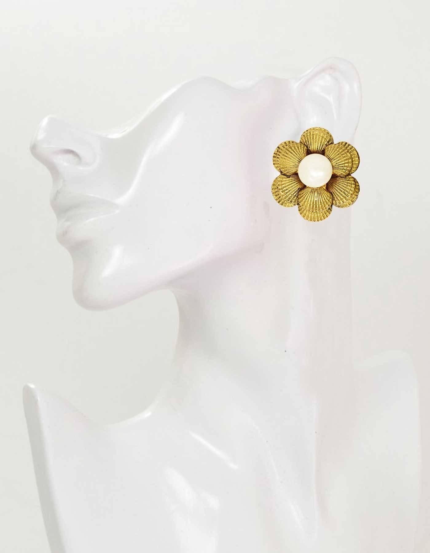 Women's CHANEL Vintage Gold Sea Shell & Pearl Flower Clip On Earrings
