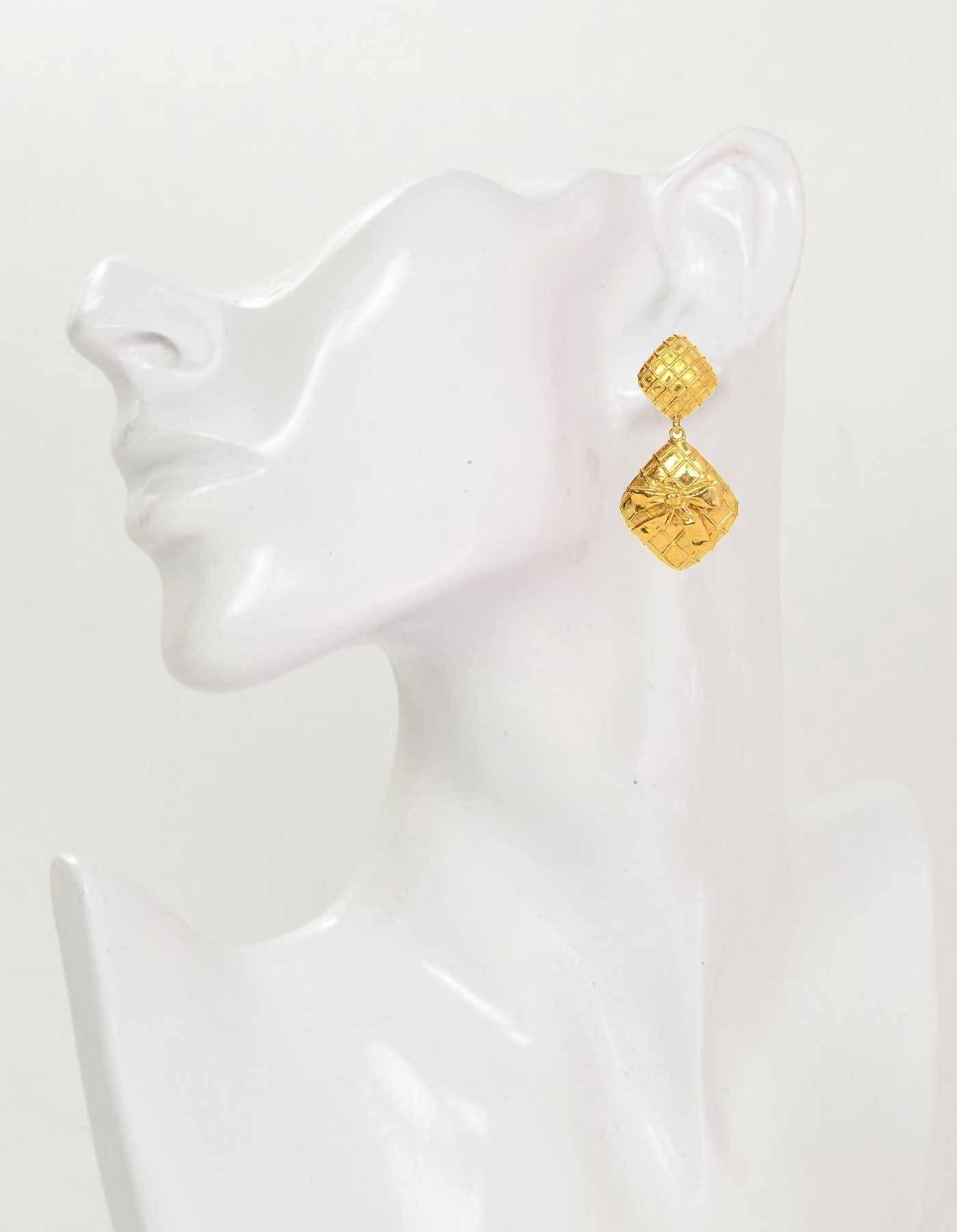 Chanel Vintage '70s Gold Double Diamond & Bow Clip On Earrings In Excellent Condition In New York, NY