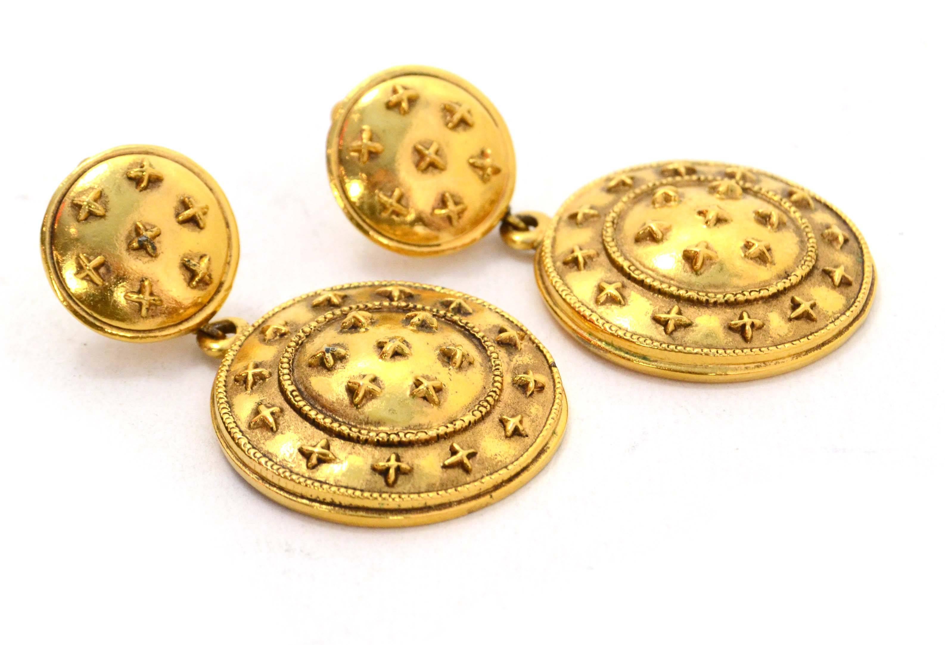 Chanel Vintage ‘70s Gold Dangling Clip On Earrings
Features small stars throughout
Made In: France
Year of Production: 1970’s
Color: Goldtone
Materials: Metal
Closure: Clip on
Stamp: Chanel CC Made in France
Overall Condition: Excellent