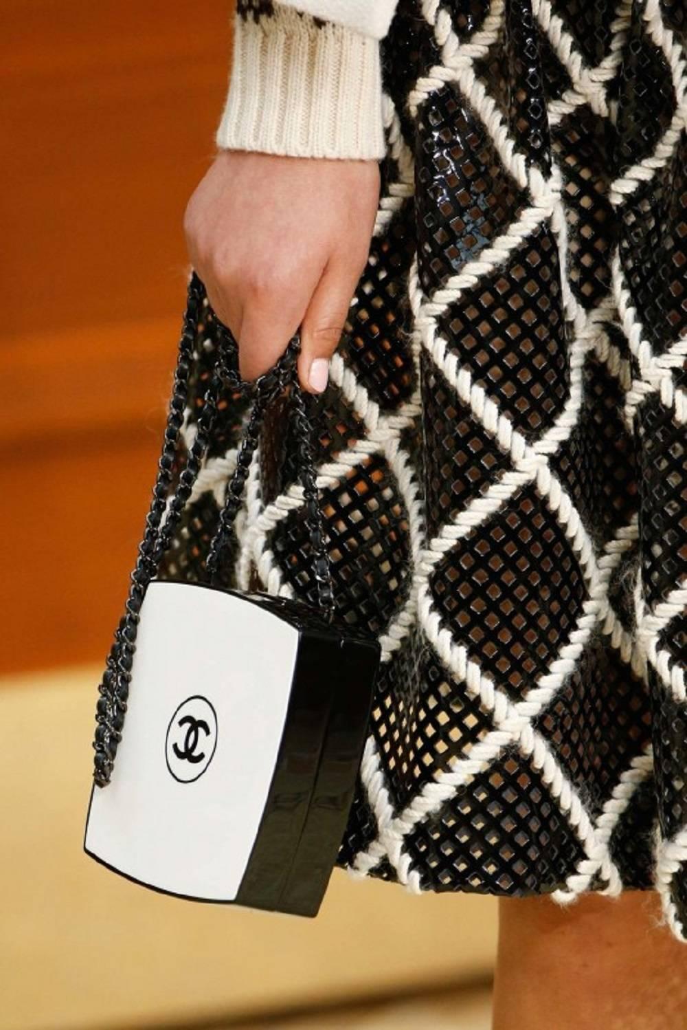 Chanel Rare 2015 Runway Beige & Black Compact Clutch Bag rt. $8, 500 3