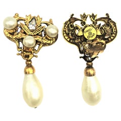 Orecchini a clip Chanel vintage con 2 serpenti e perle finte, firma in metallo dorato, anni '83