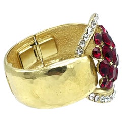 Bracelet manchette GOOSSENS PARIS, métal martelé plaqué or, imitation rubis, 2000